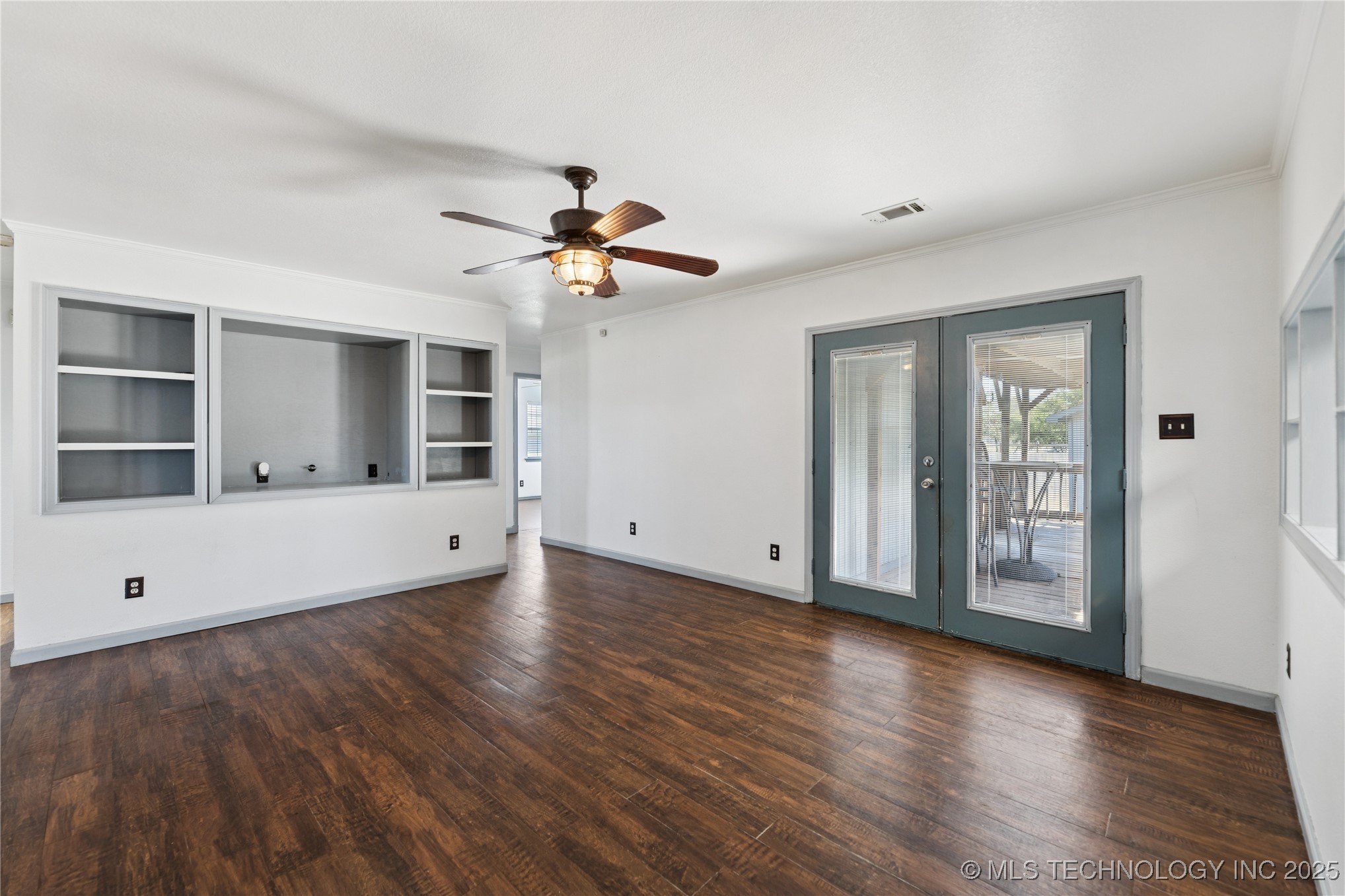 5101 S Spruce Avenue Property Photo 5