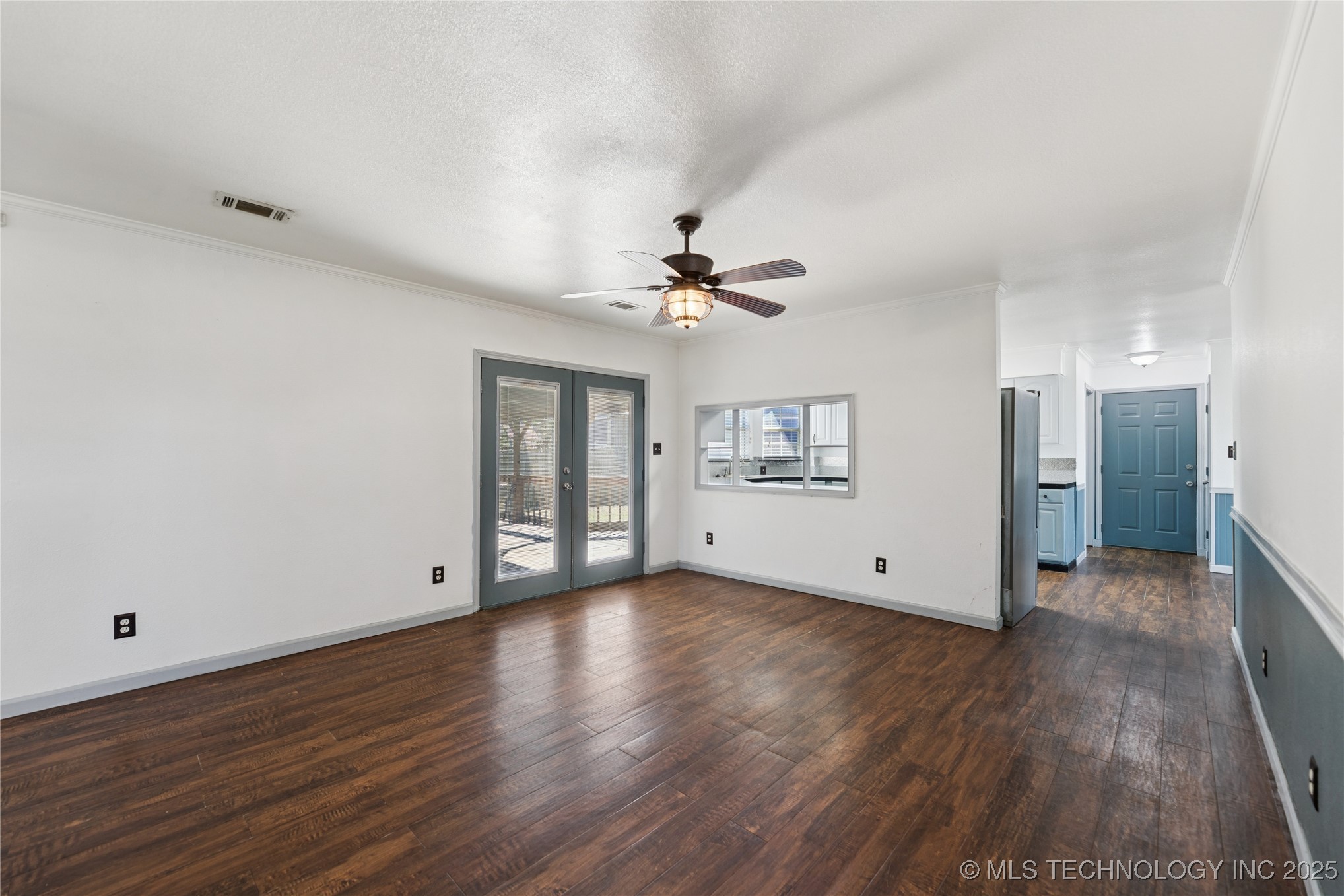 5101 S Spruce Avenue Property Photo 8