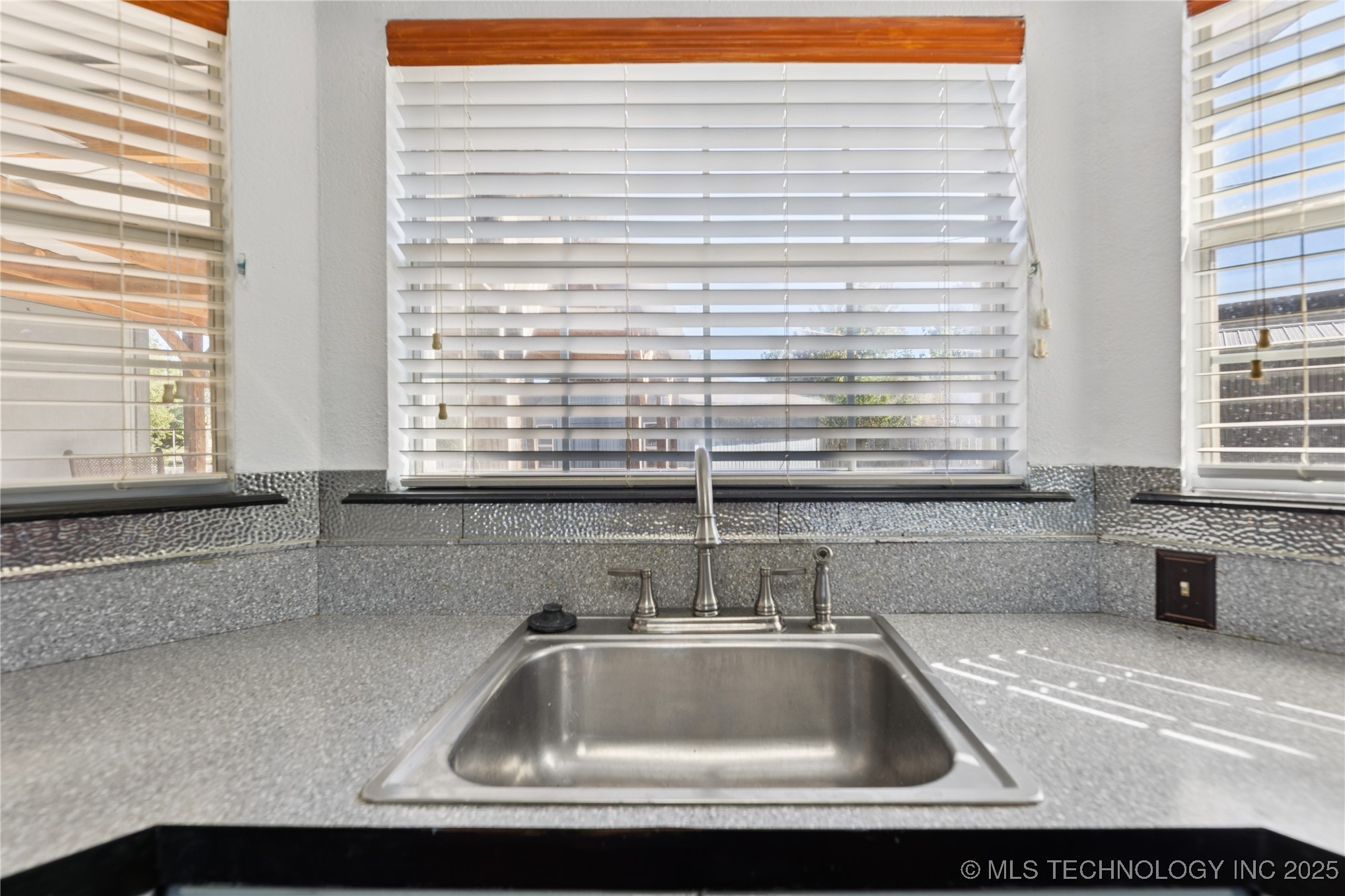 5101 S Spruce Avenue Property Photo 18