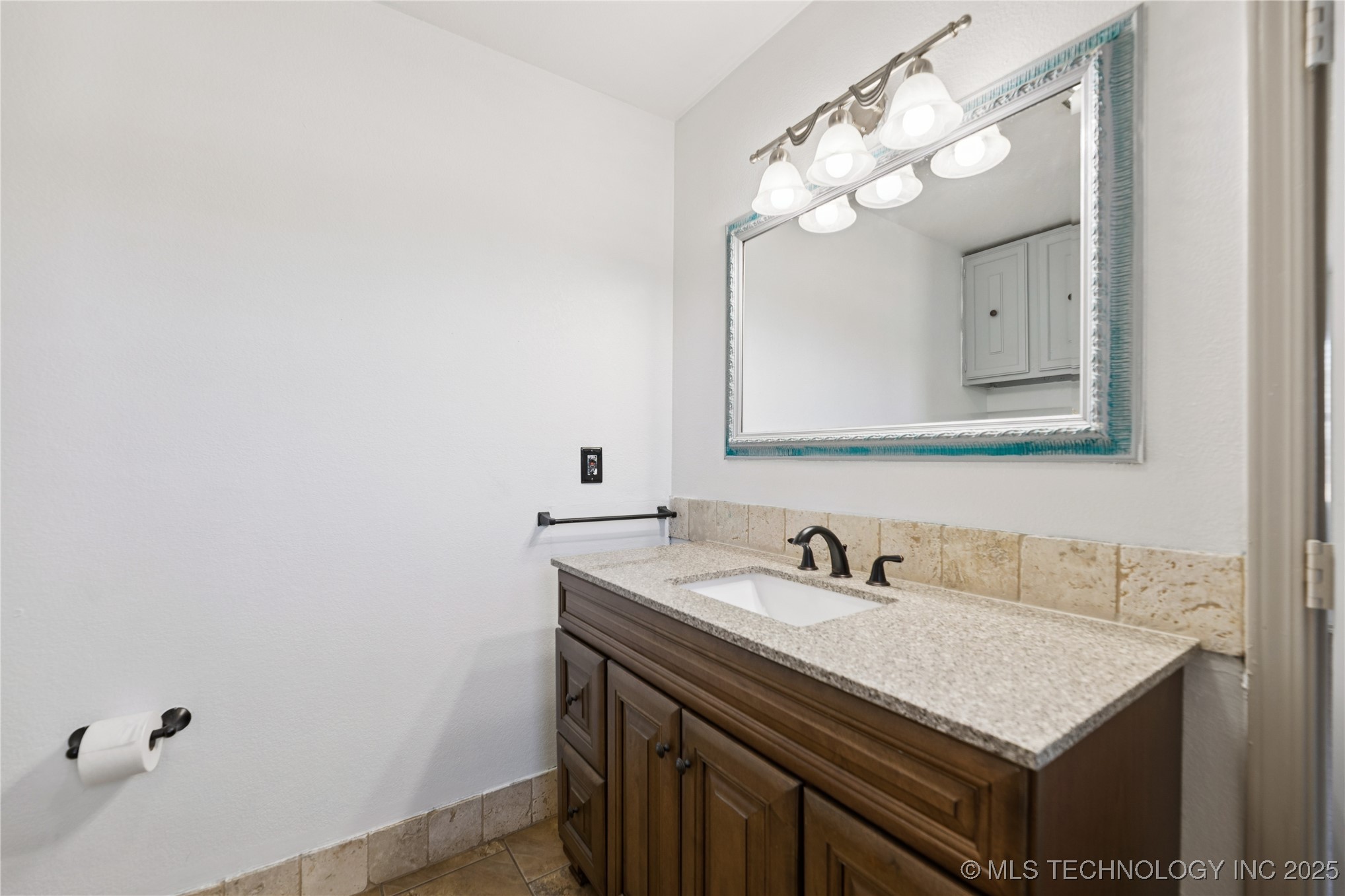 5101 S Spruce Avenue Property Photo 27