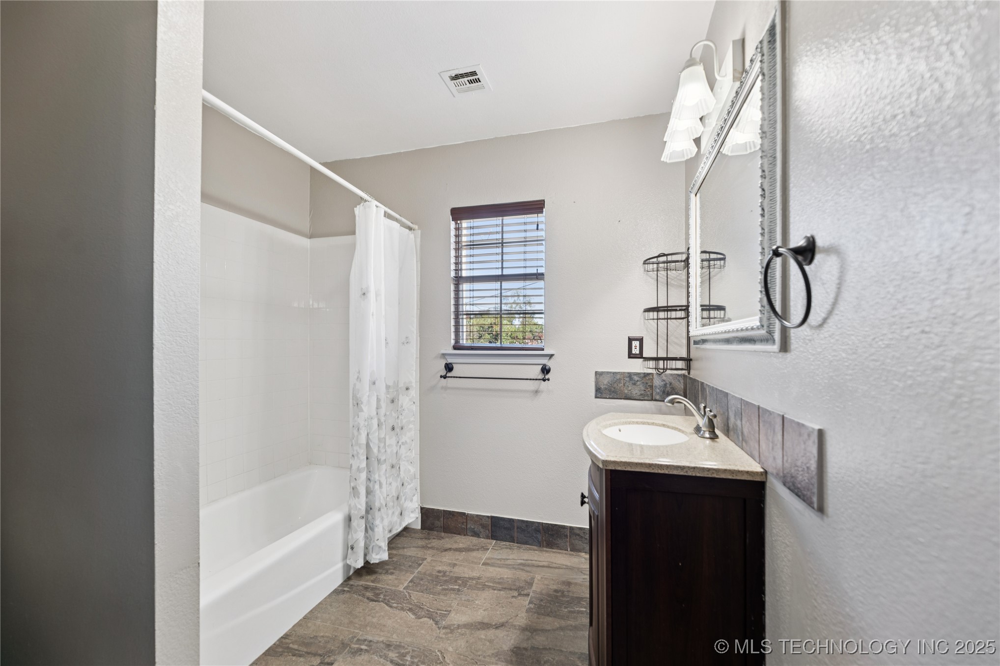 5101 S Spruce Avenue Property Photo 28