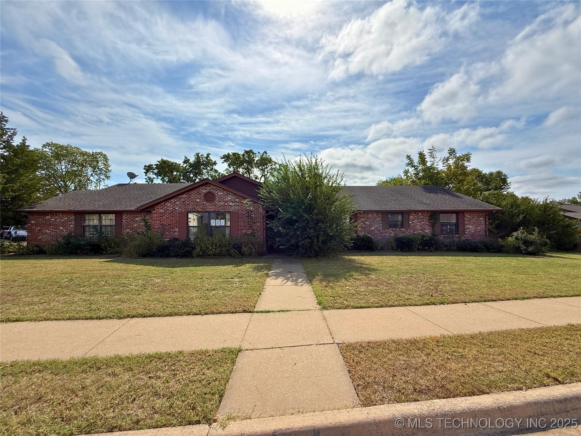 3201 Brighton Lane Property Photo 1