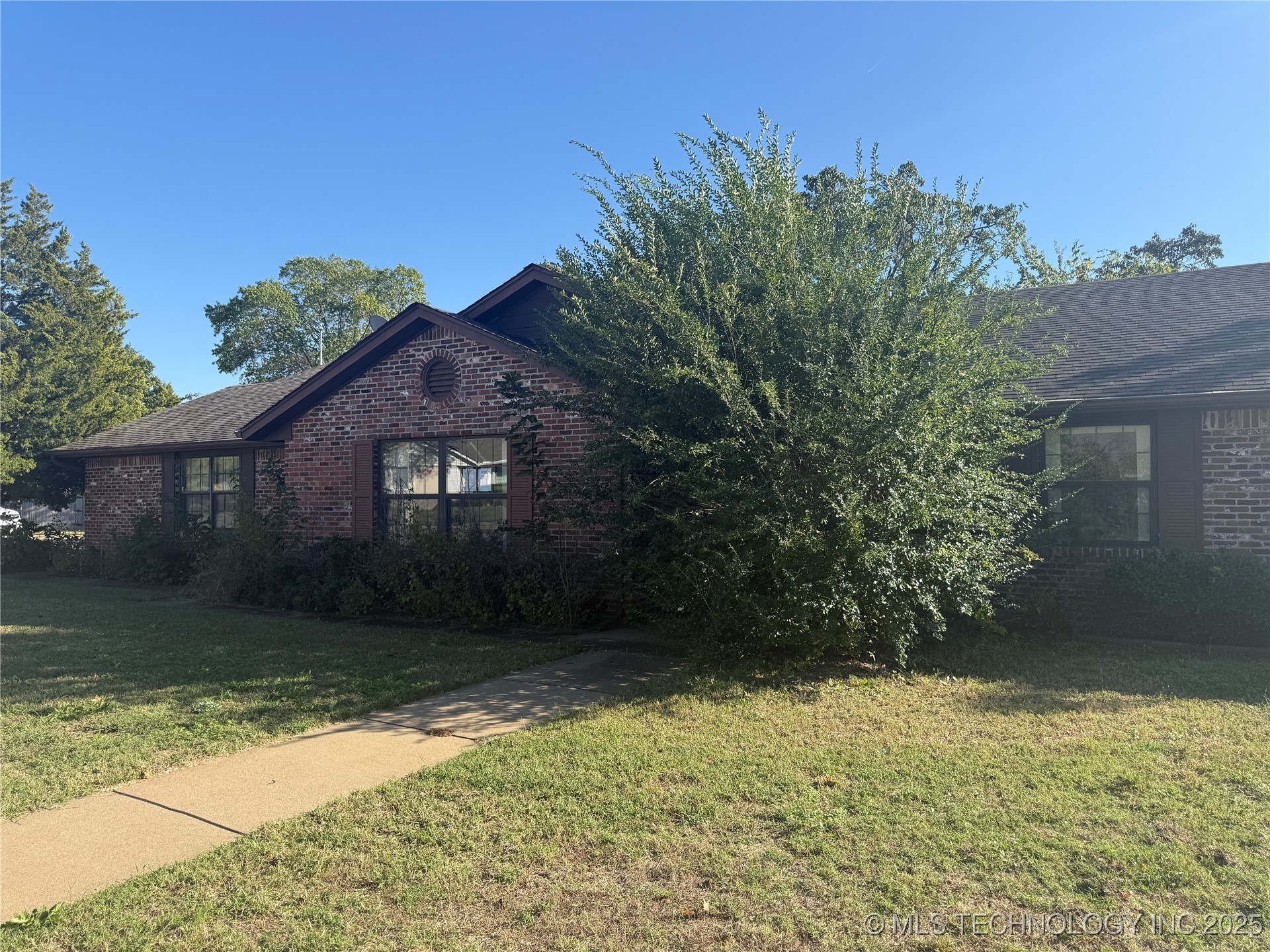 3201 Brighton Lane Property Photo 2