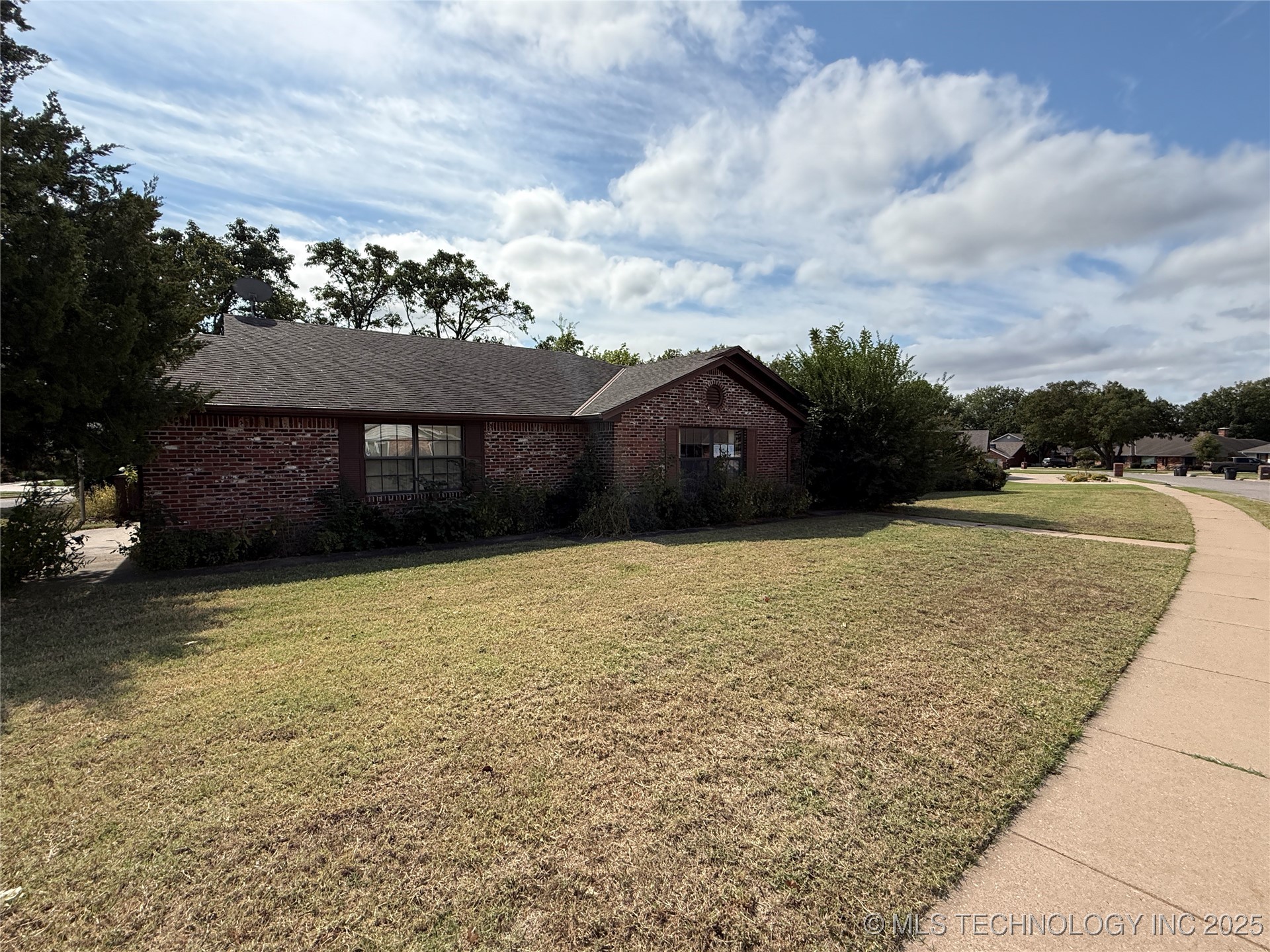 3201 Brighton Lane Property Photo 3