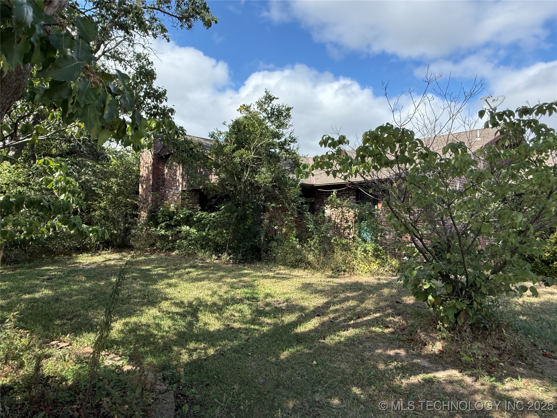 3201 Brighton Lane Property Photo 4