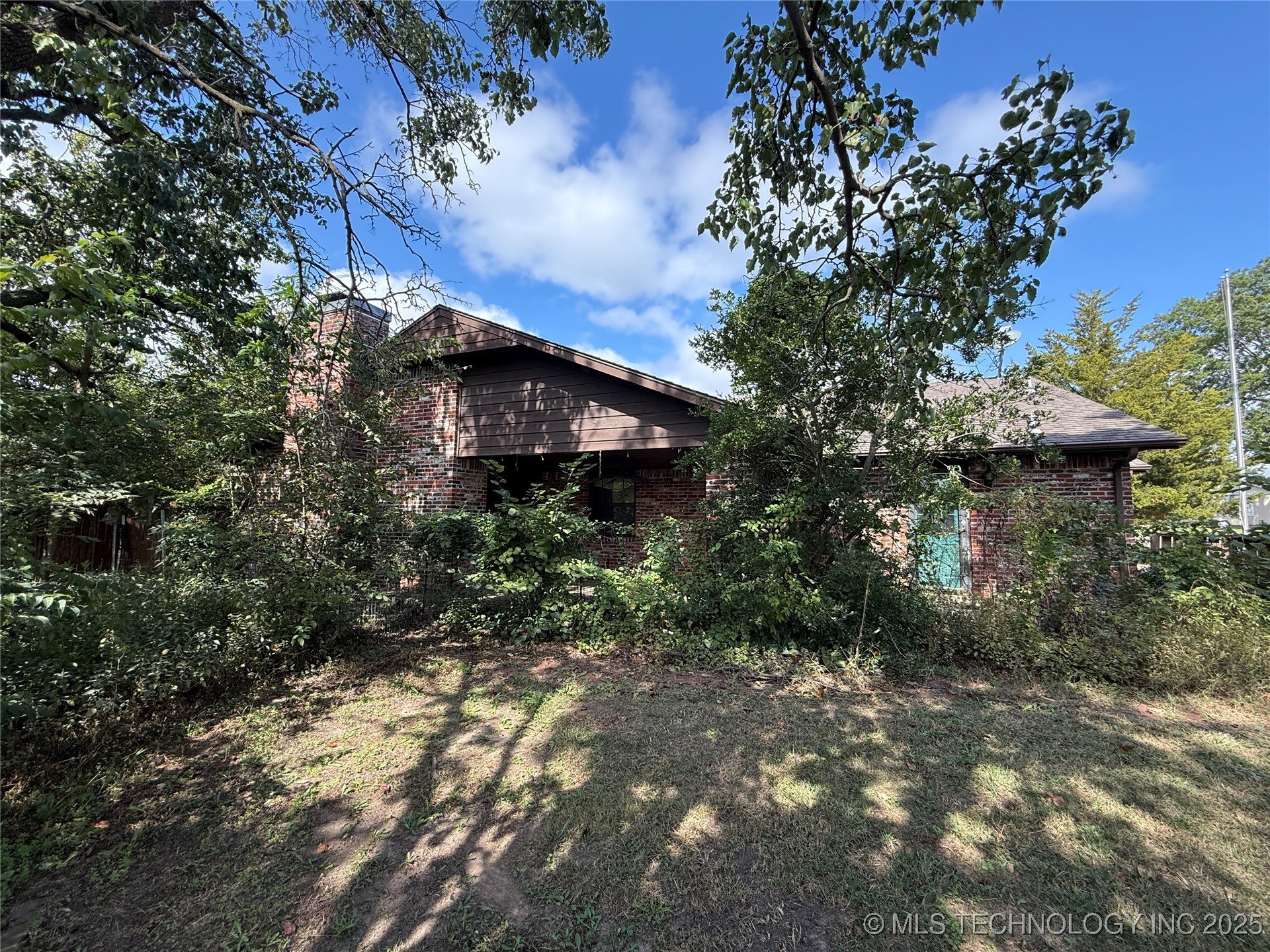 3201 Brighton Lane Property Photo 5