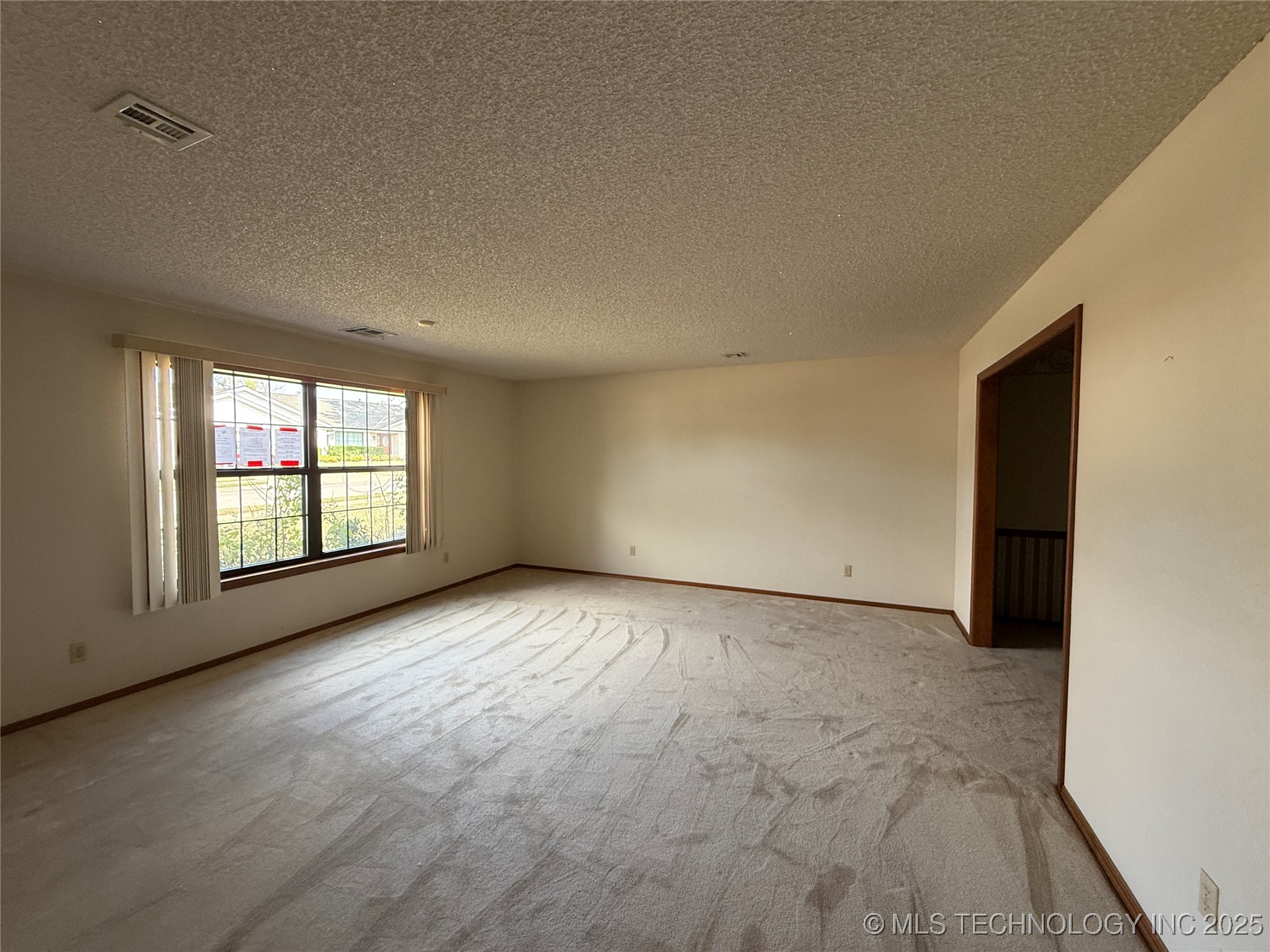 3201 Brighton Lane Property Photo 7