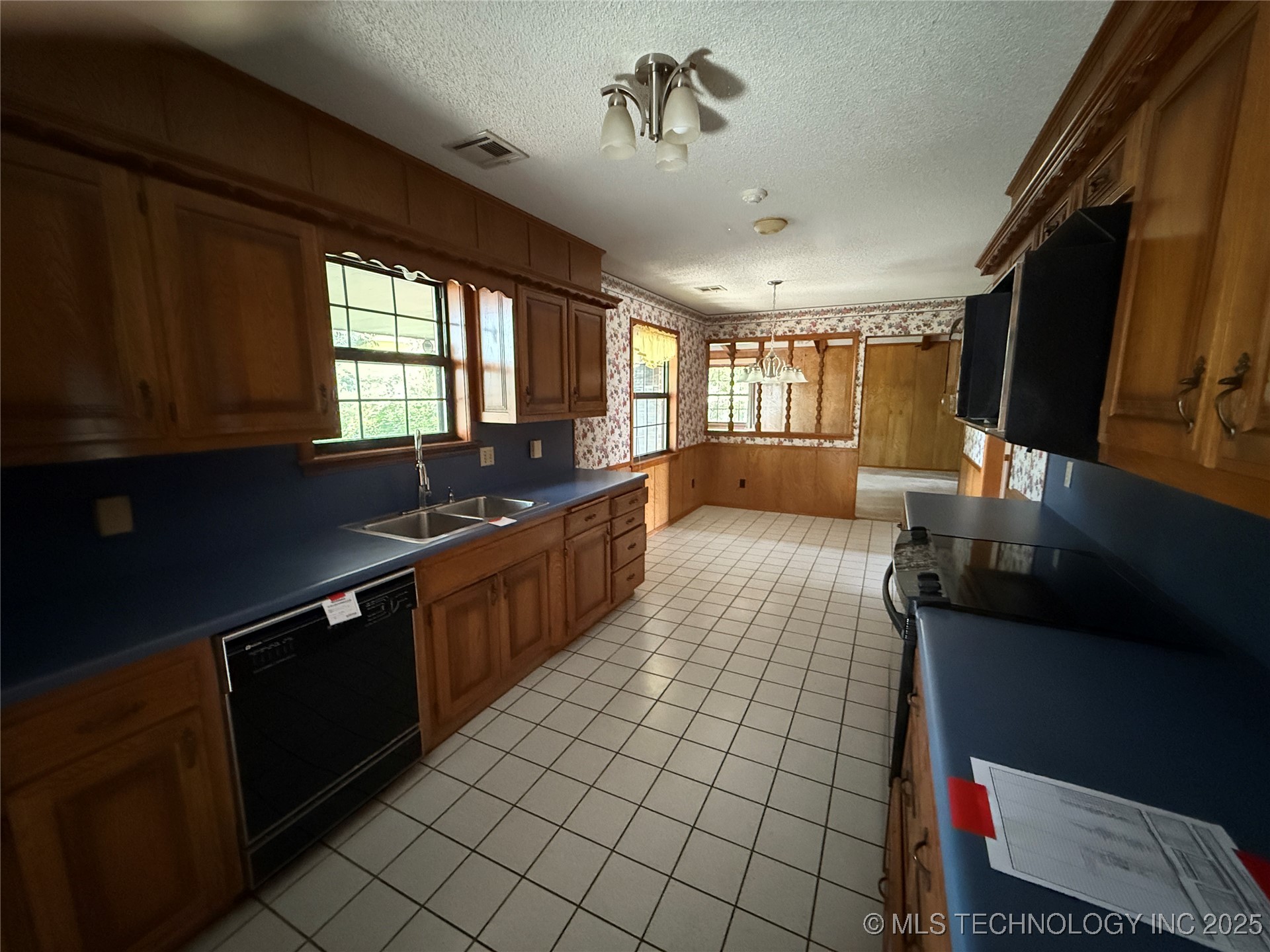 3201 Brighton Lane Property Photo 13