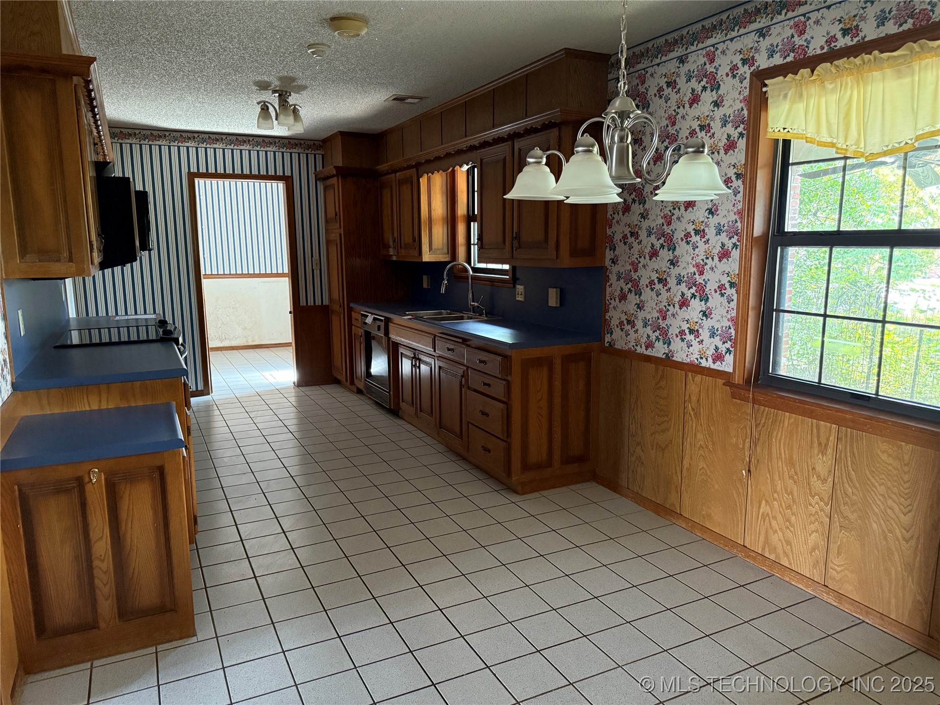 3201 Brighton Lane Property Photo 18