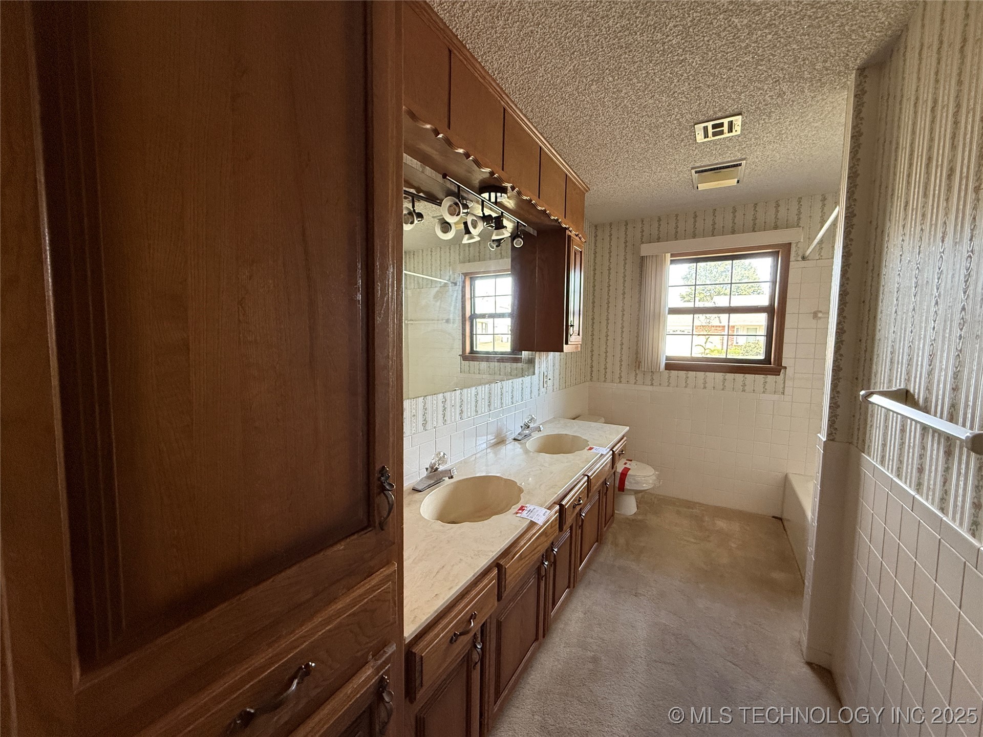 3201 Brighton Lane Property Photo 24