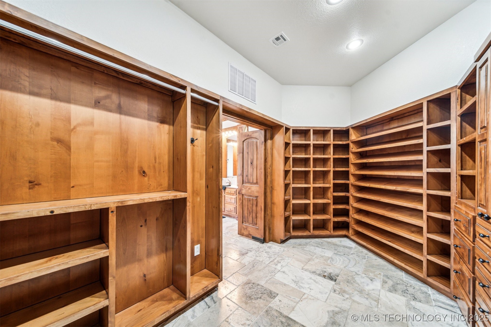 2365 Deer Run Property Photo 38