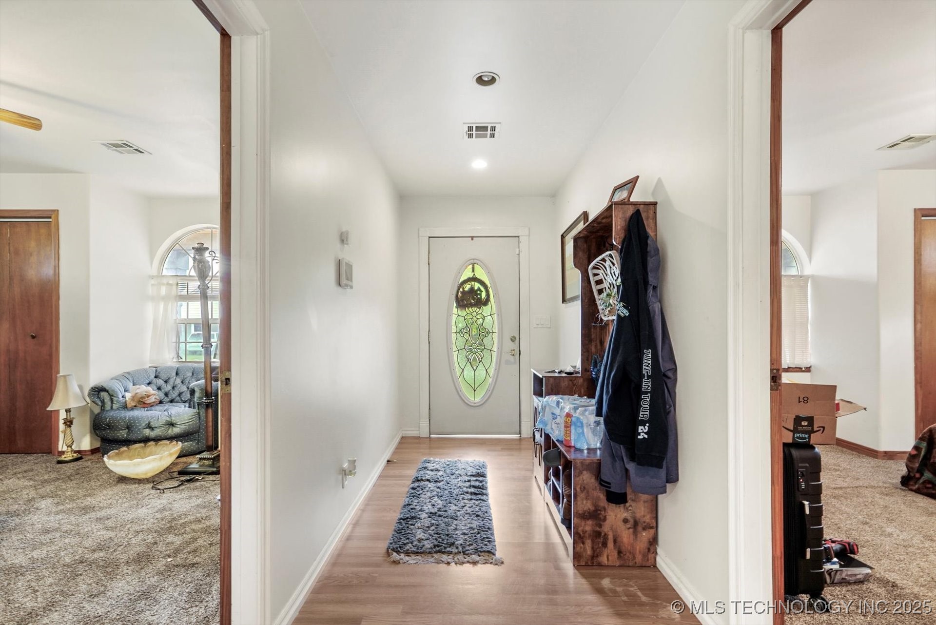 209 W 3rd Street Property Photo 7