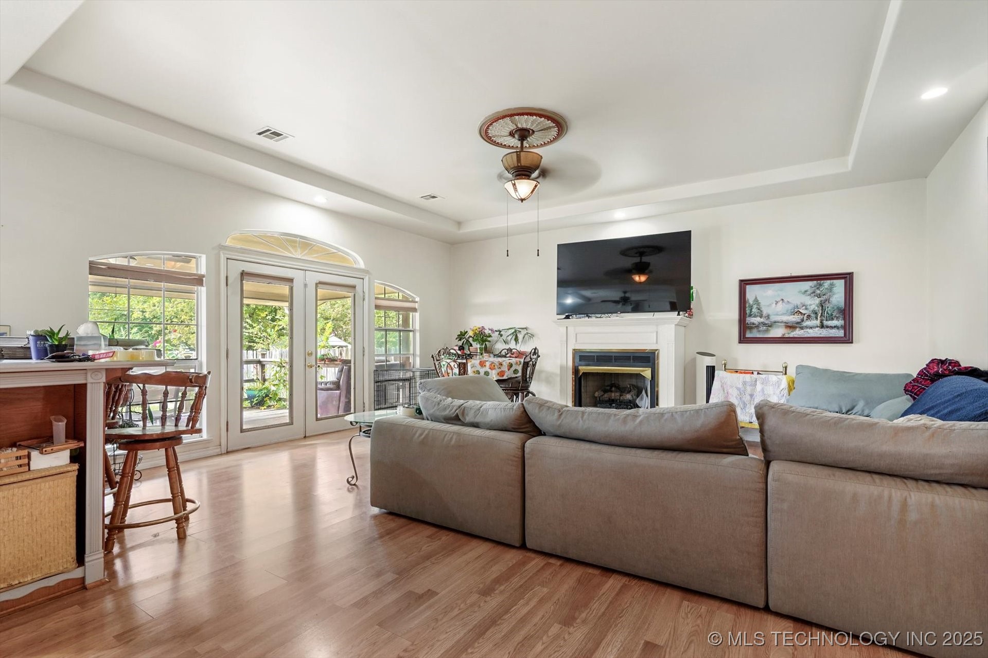 209 W 3rd Street Property Photo 8