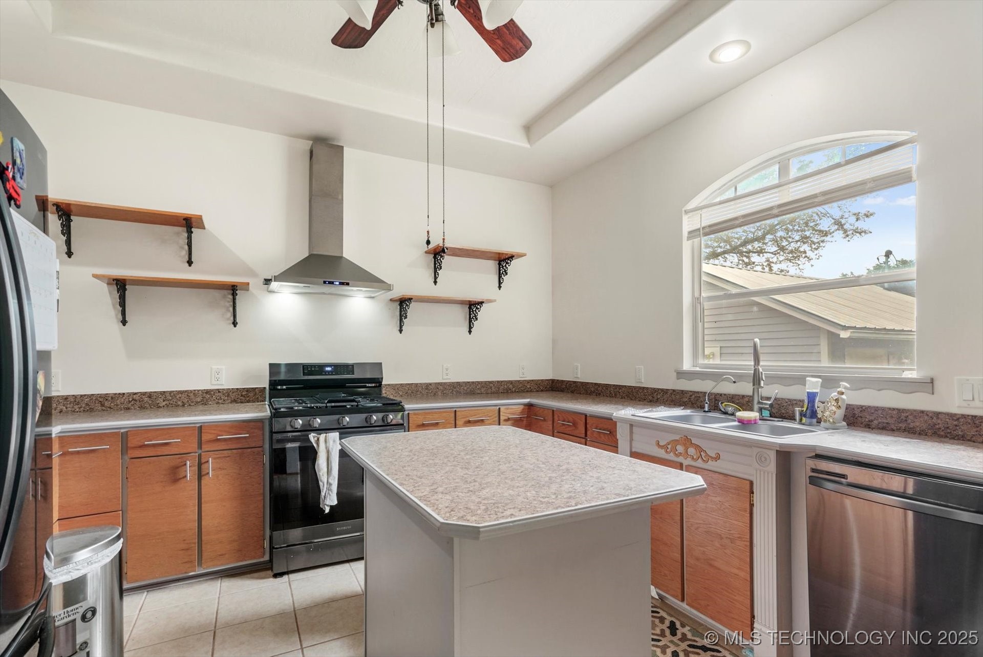 209 W 3rd Street Property Photo 13