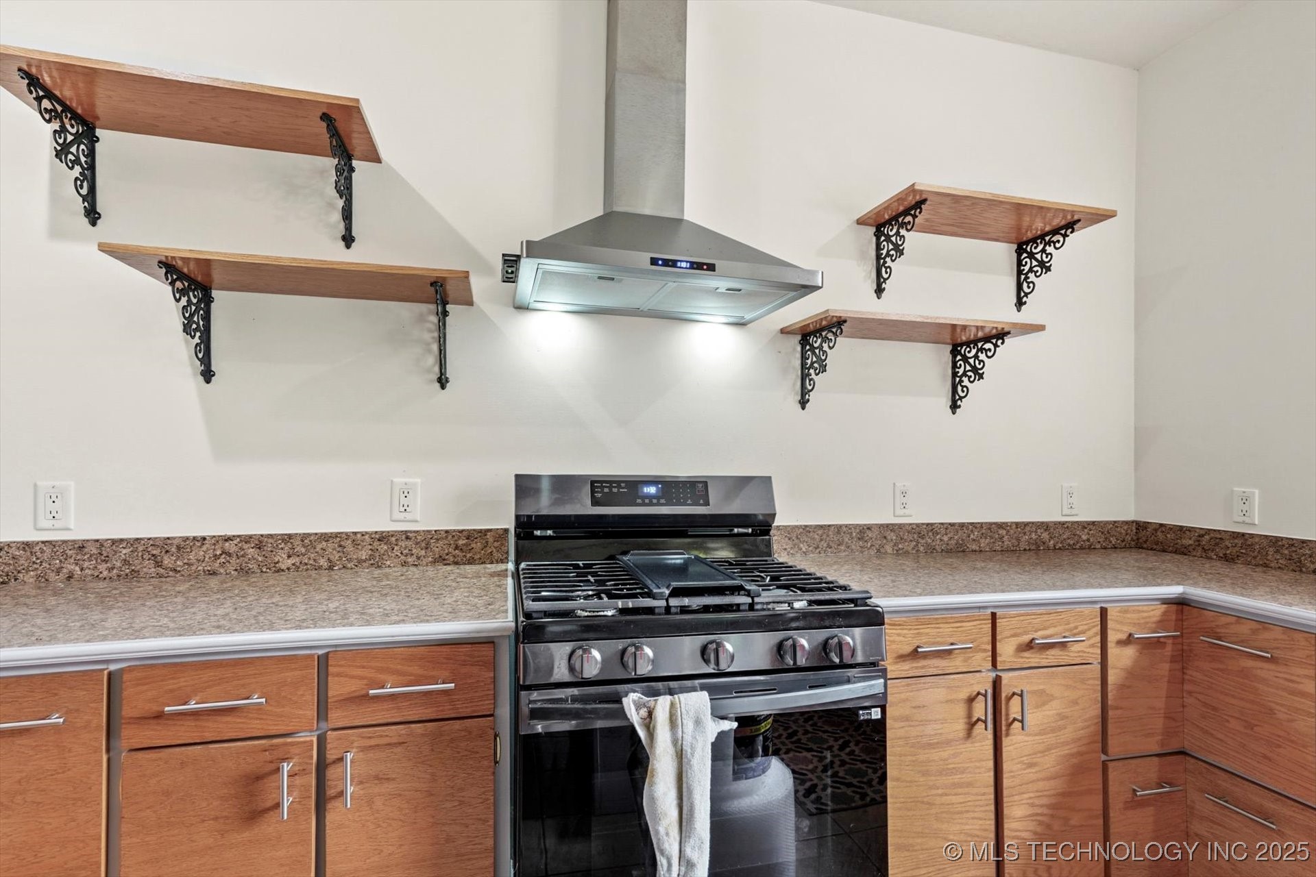 209 W 3rd Street Property Photo 14