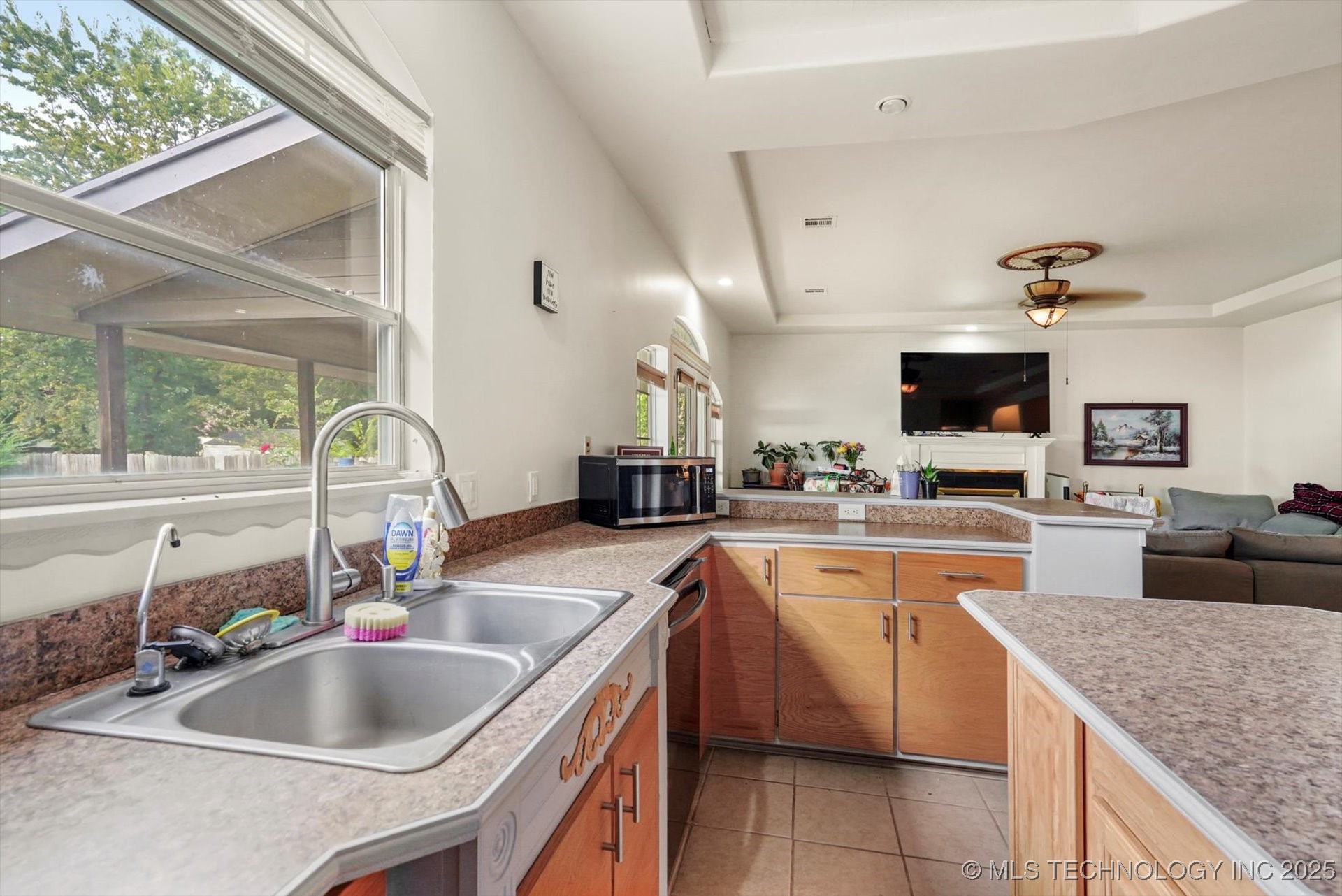 209 W 3rd Street Property Photo 15