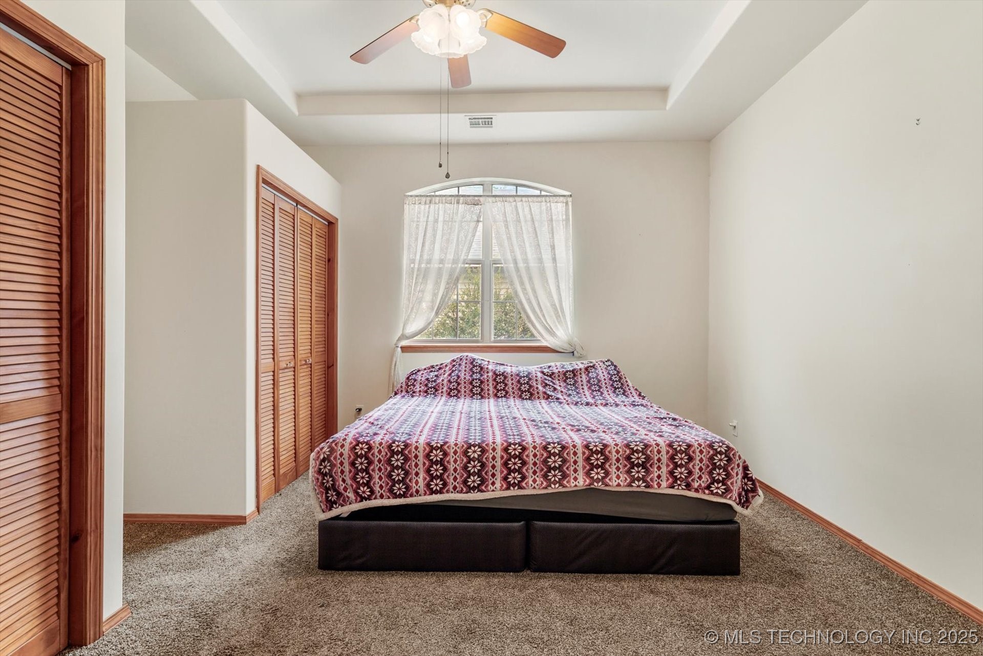 209 W 3rd Street Property Photo 17