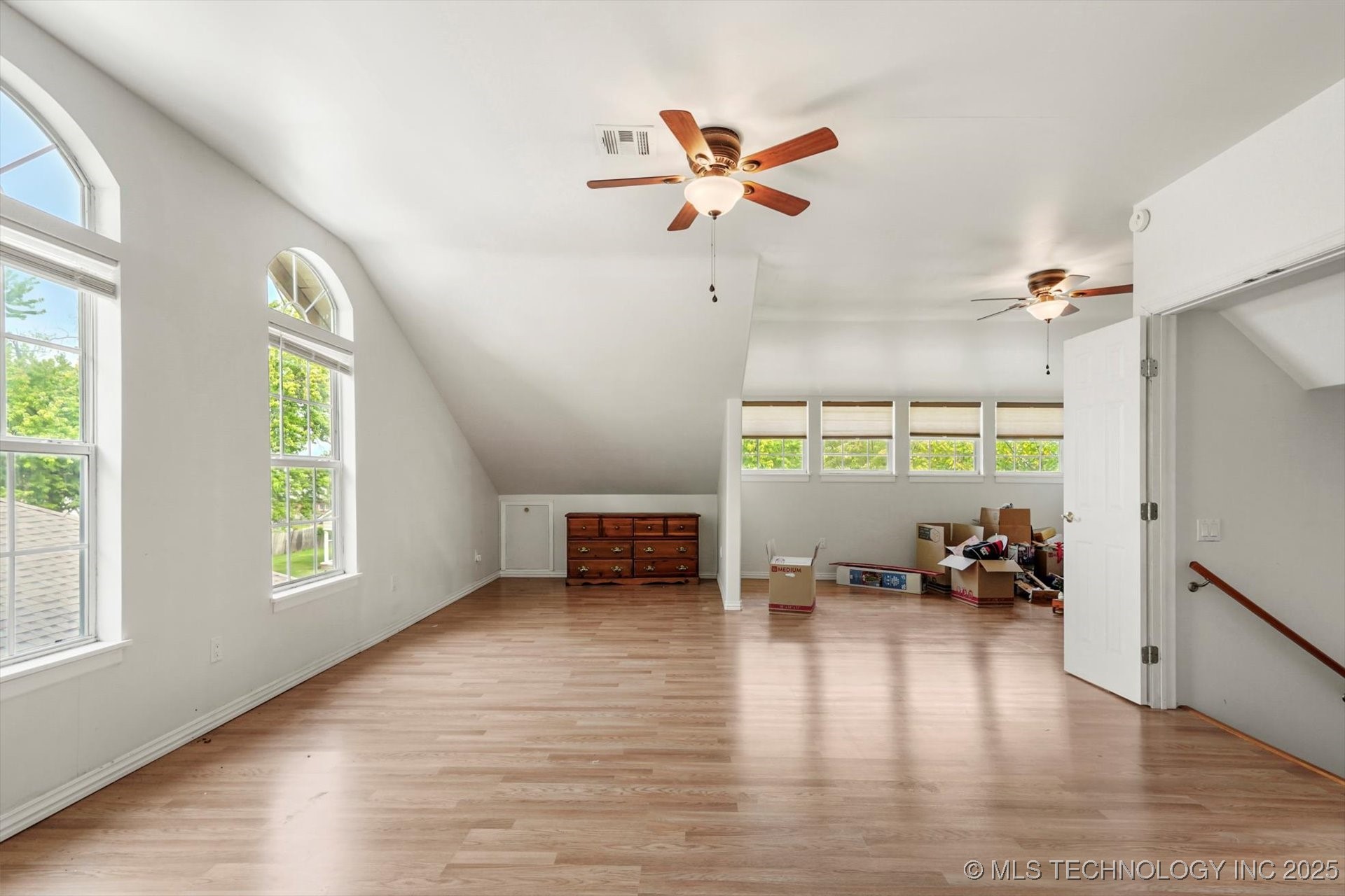 209 W 3rd Street Property Photo 23