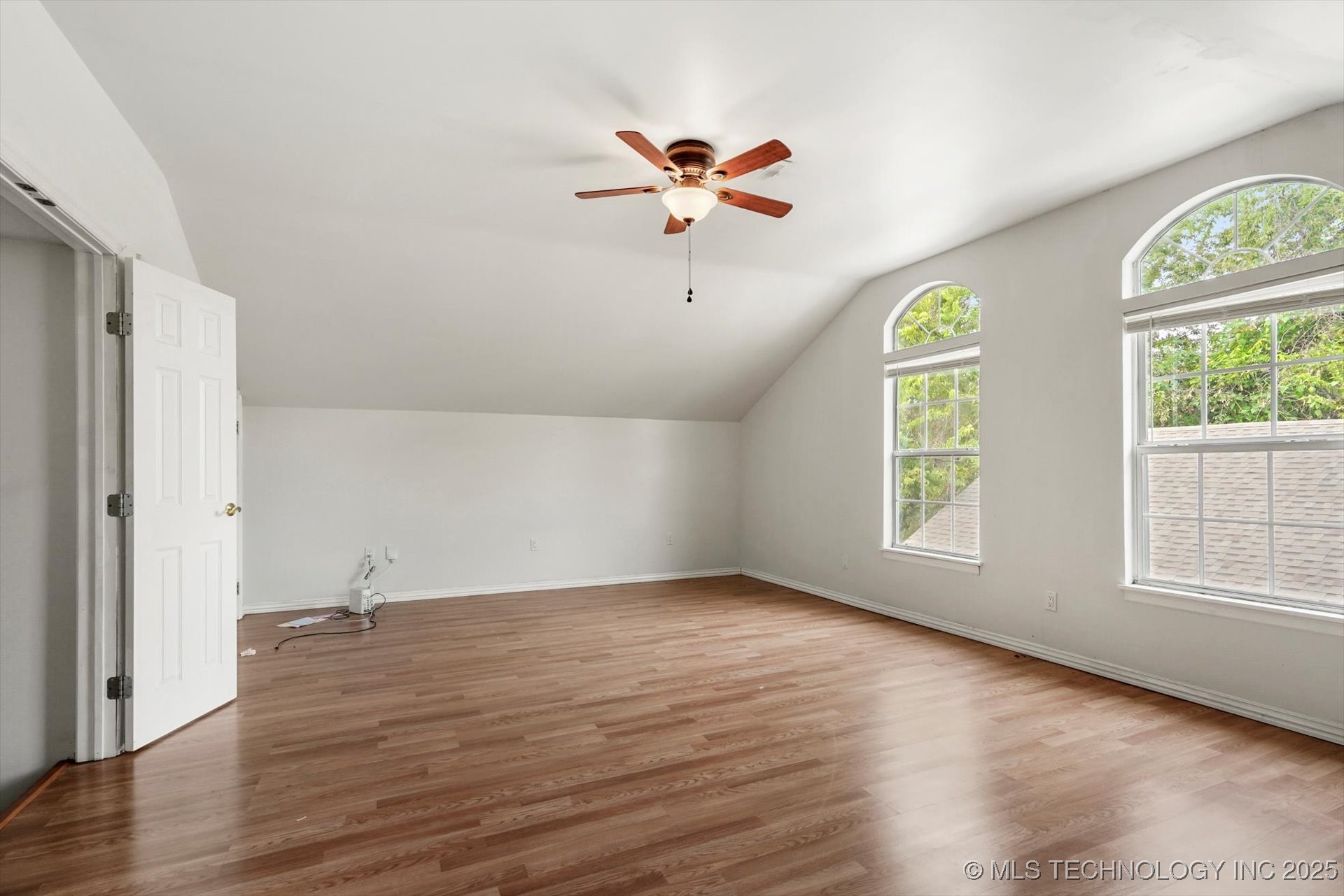 209 W 3rd Street Property Photo 24