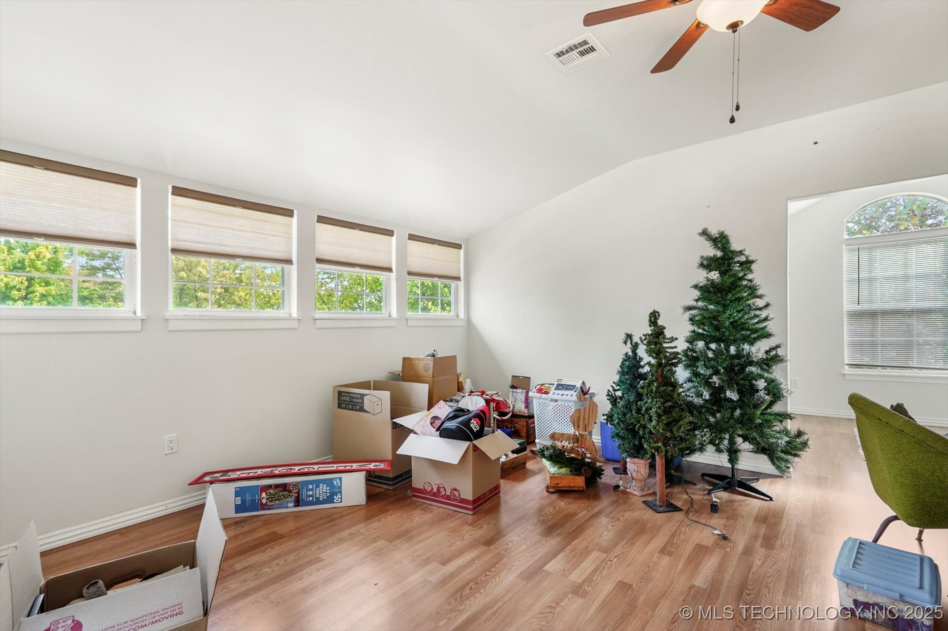 209 W 3rd Street Property Photo 26