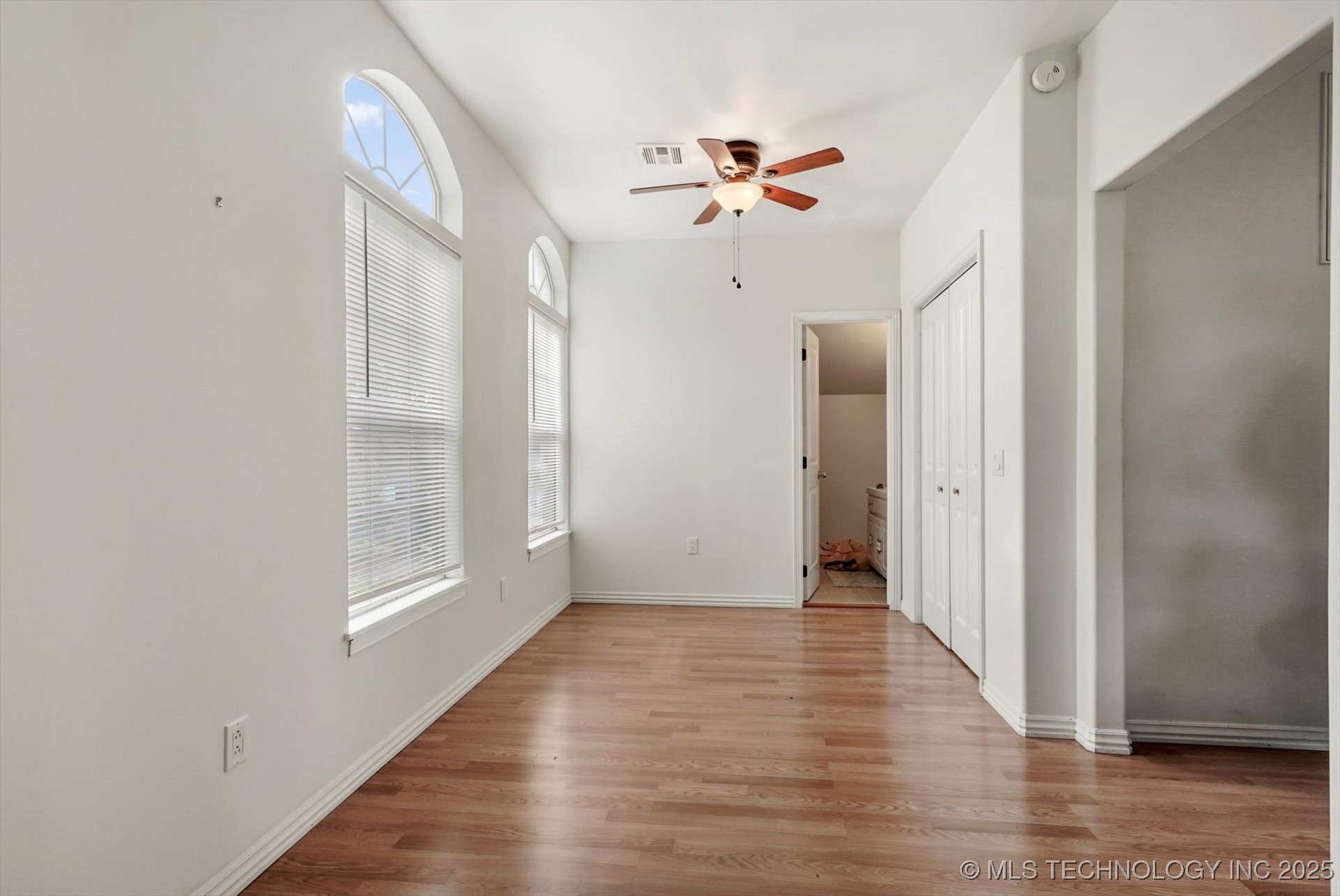 209 W 3rd Street Property Photo 27