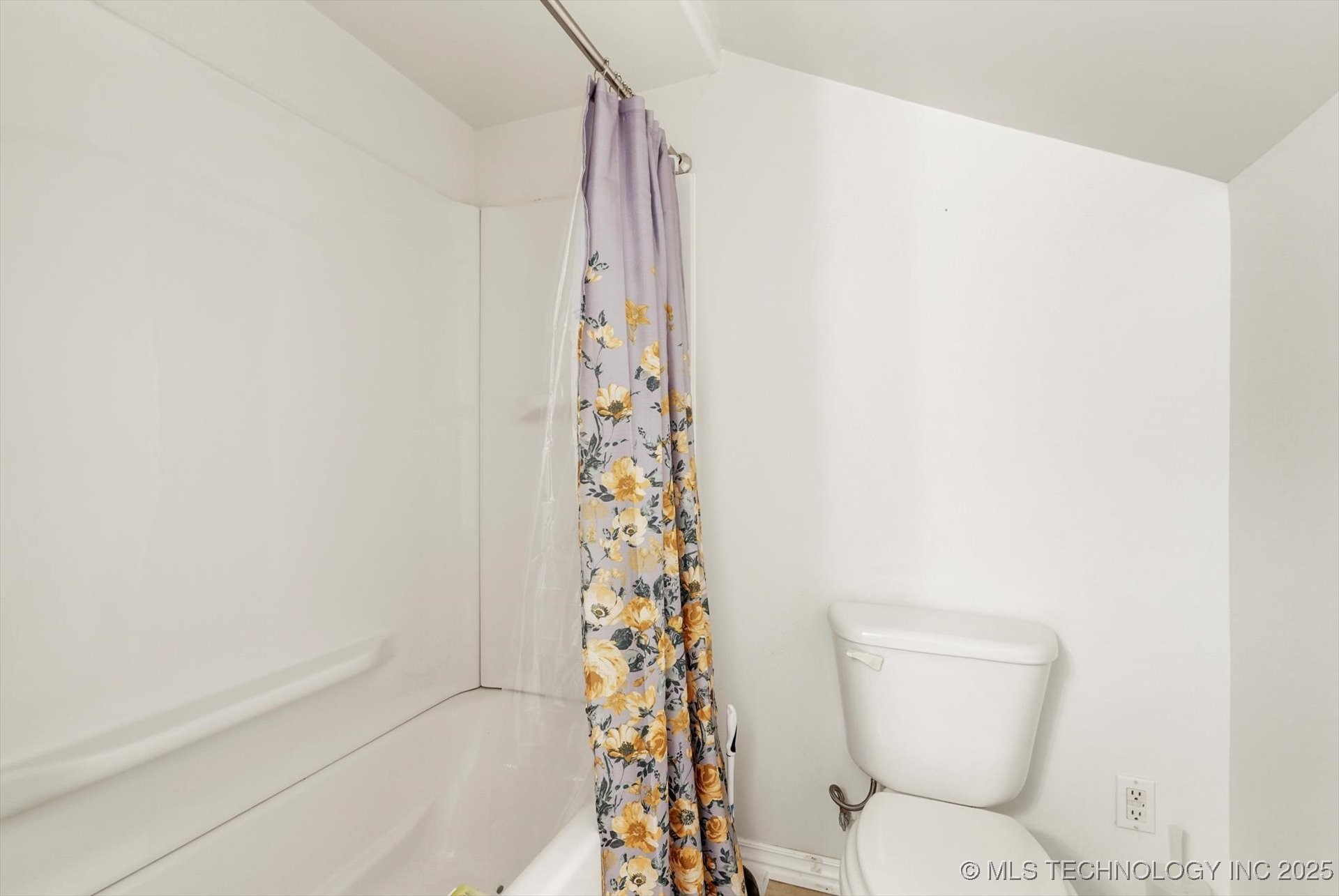 209 W 3rd Street Property Photo 29