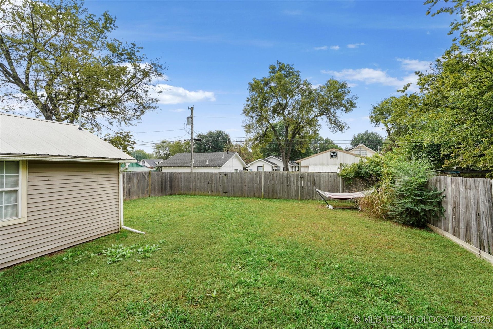 209 W 3rd Street Property Photo 31