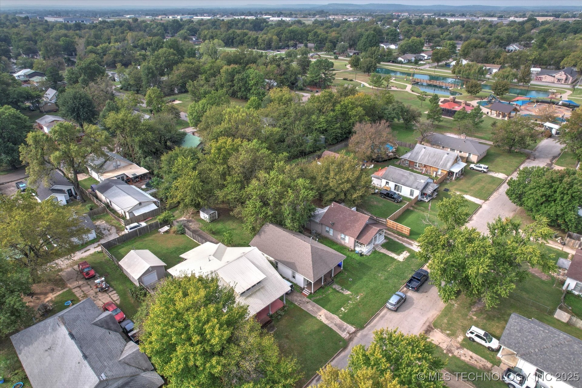 209 W 3rd Street Property Photo 35