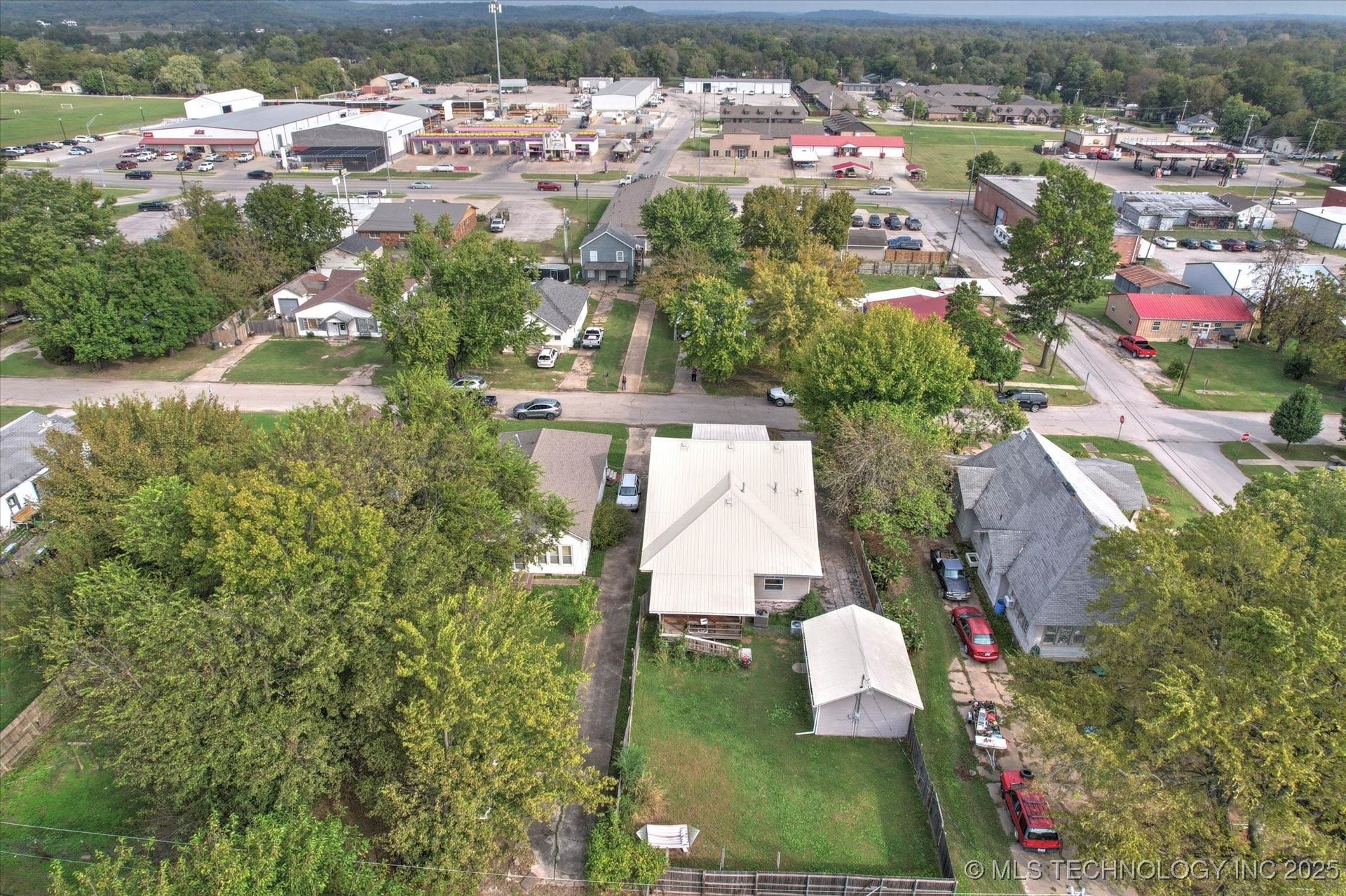209 W 3rd Street Property Photo 38