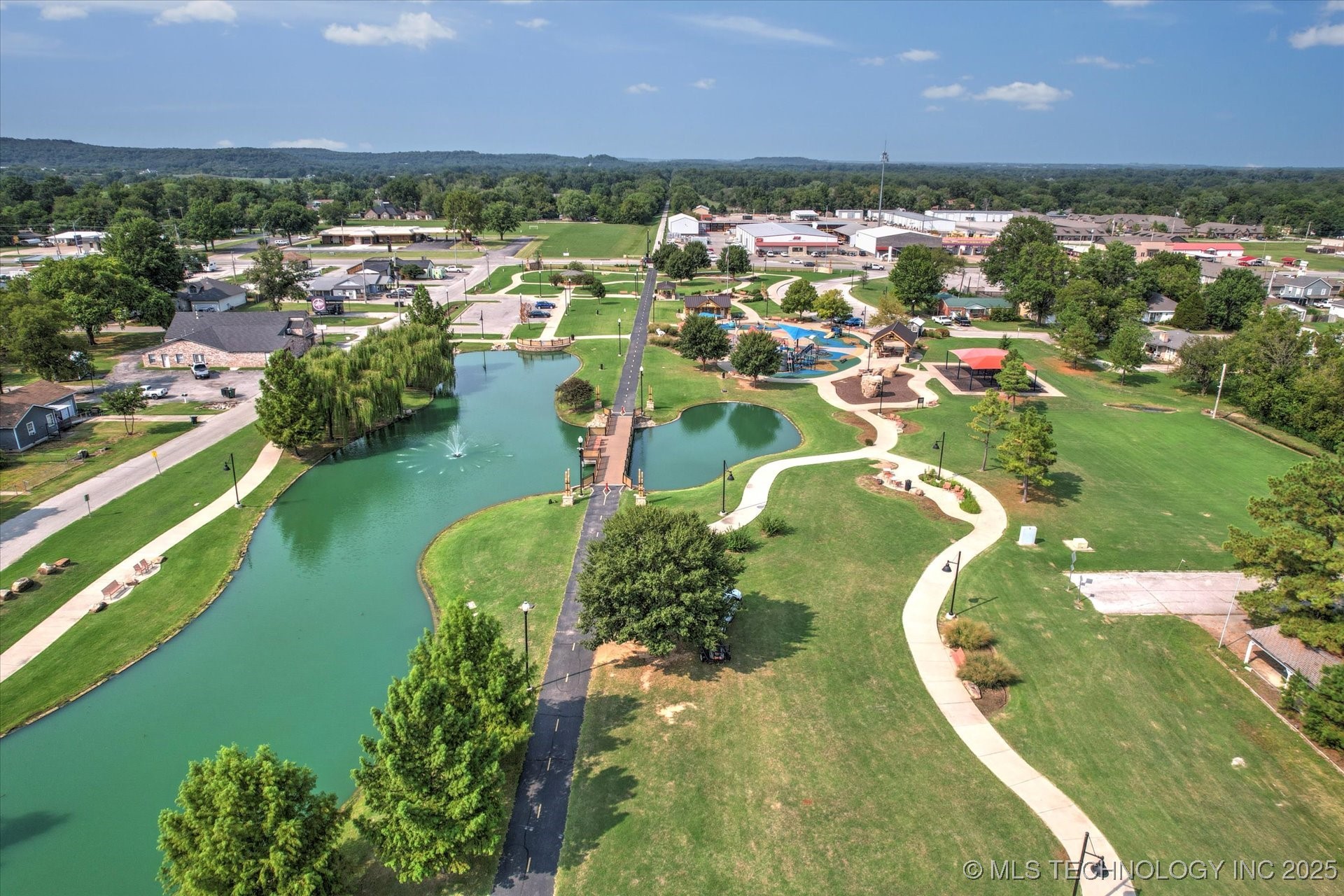 209 W 3rd Street Property Photo 39