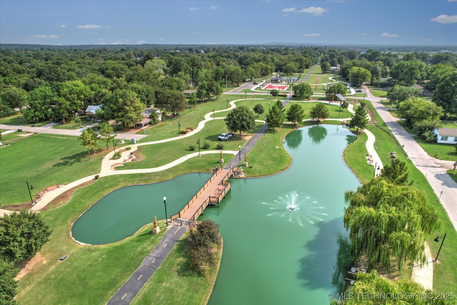 209 W 3rd Street Property Photo 40