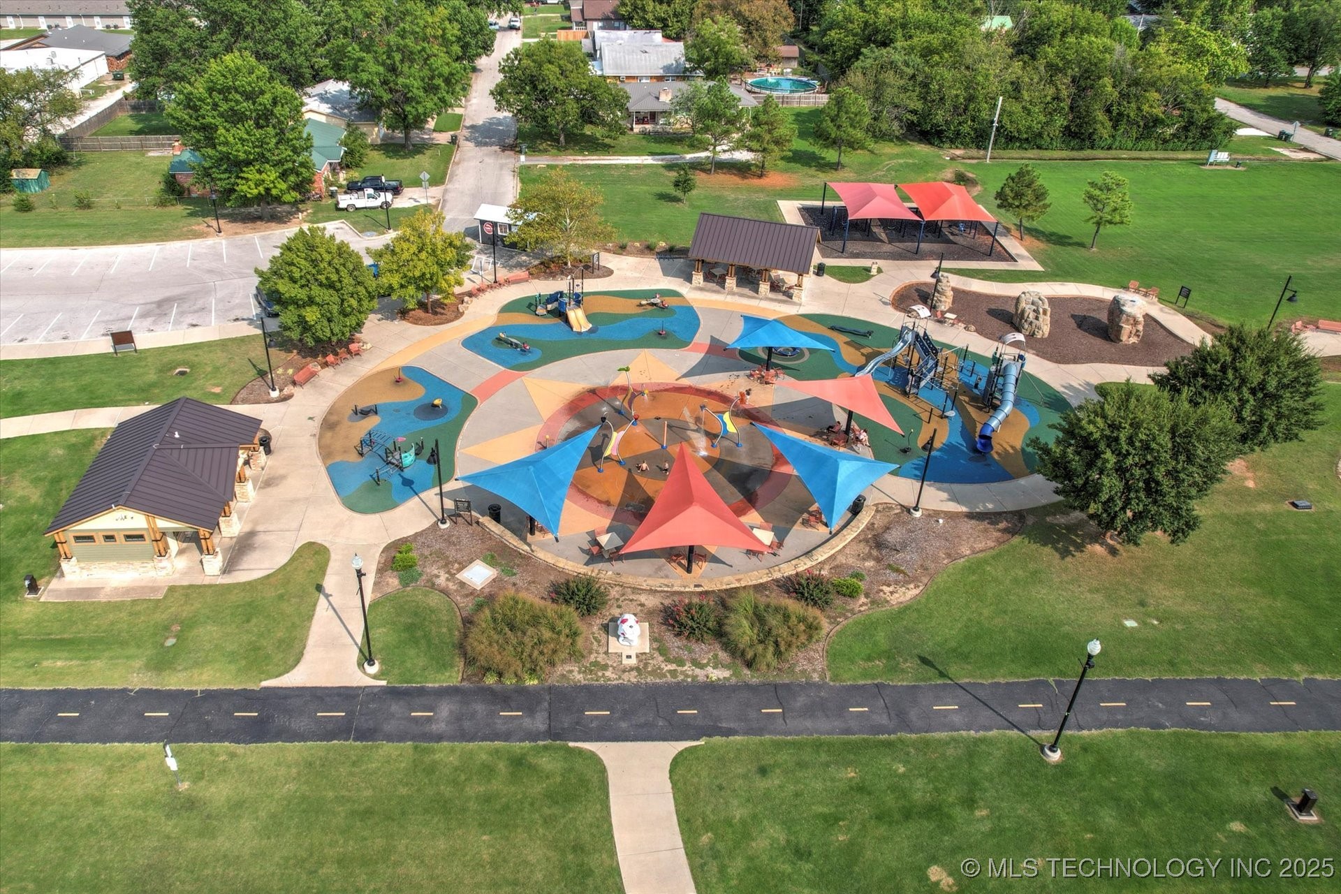 209 W 3rd Street Property Photo 41