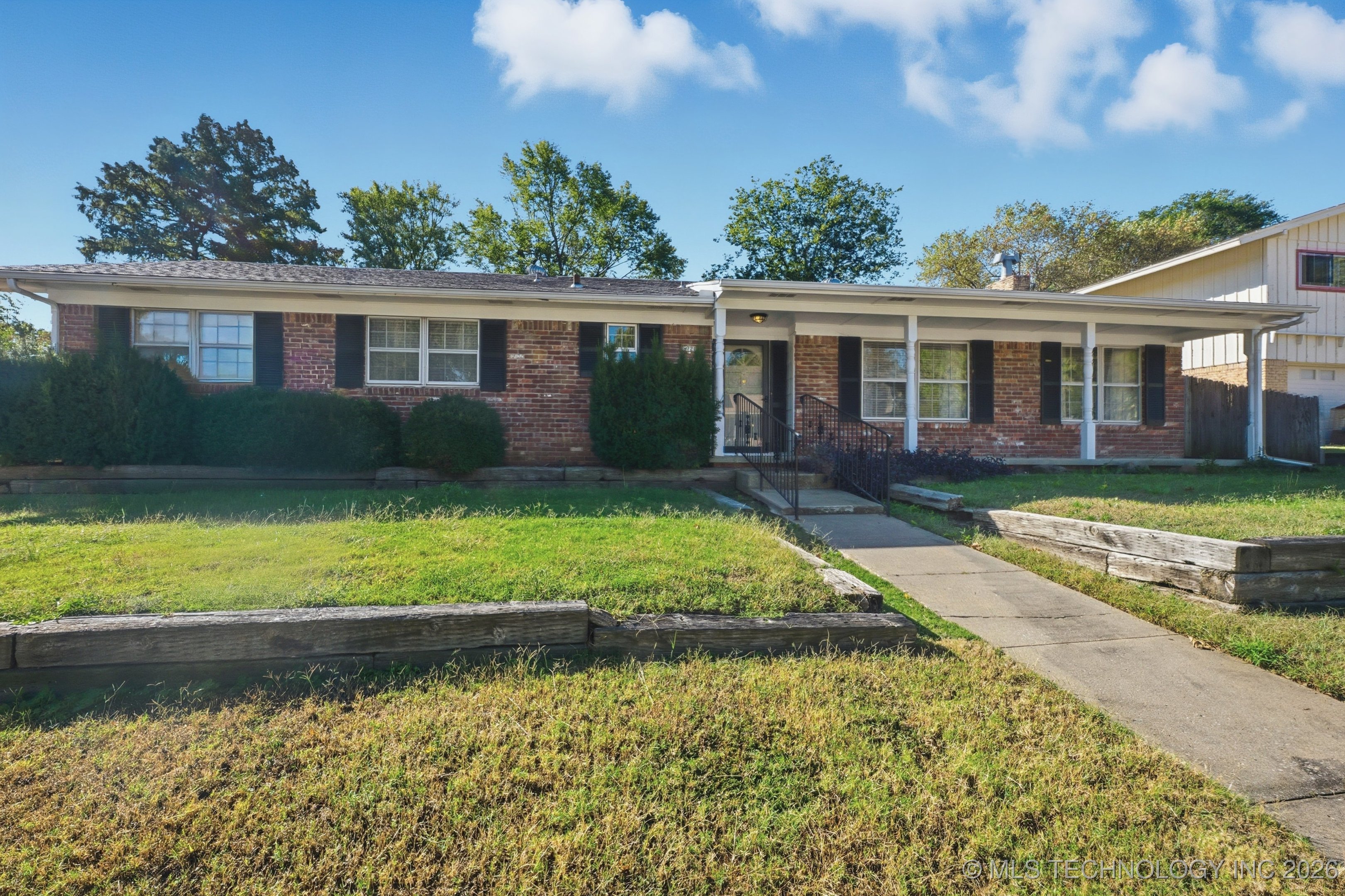 5728 E 62nd Street Property Photo 1