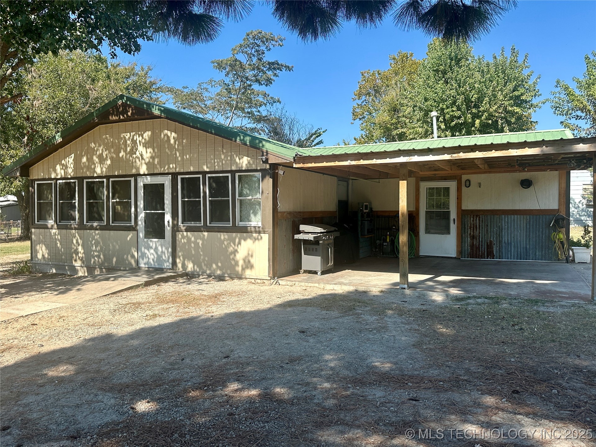 417875 Bettys Lane Property Photo 1