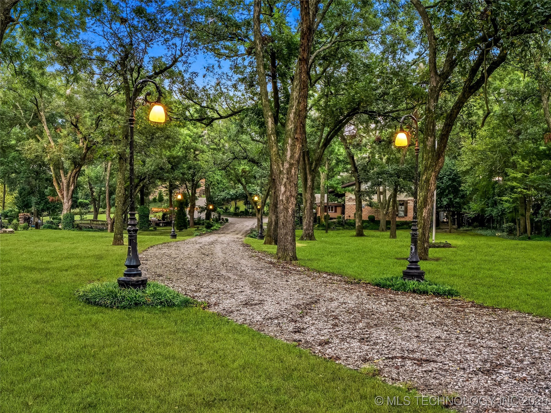 21461 E Apache Street Property Photo 2