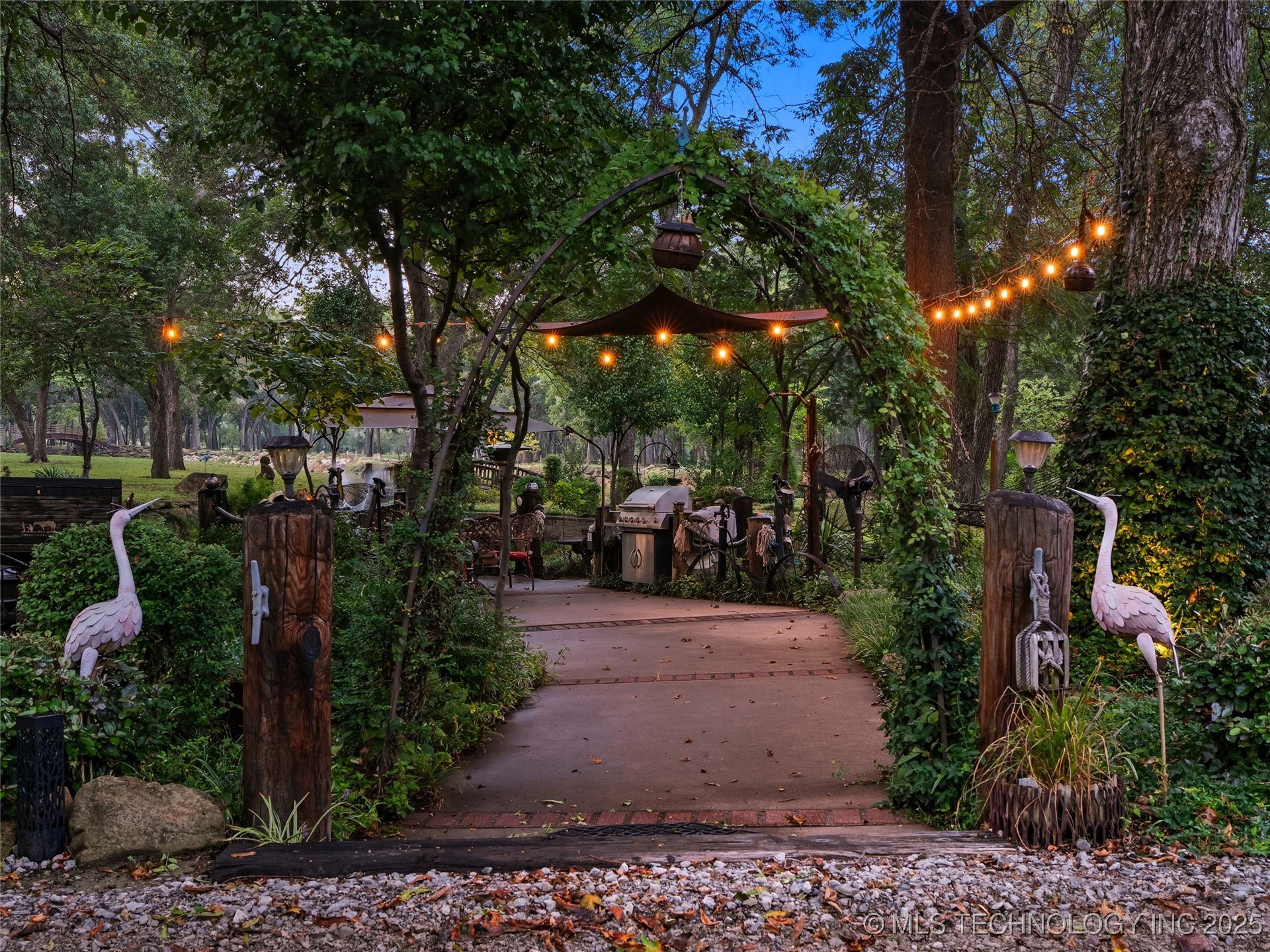 21461 E Apache Street Property Photo 5