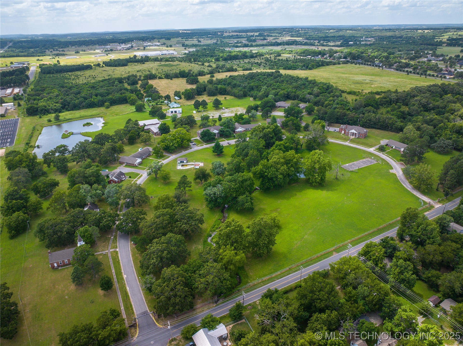 7 Mathis Park Drive Property Photo 2