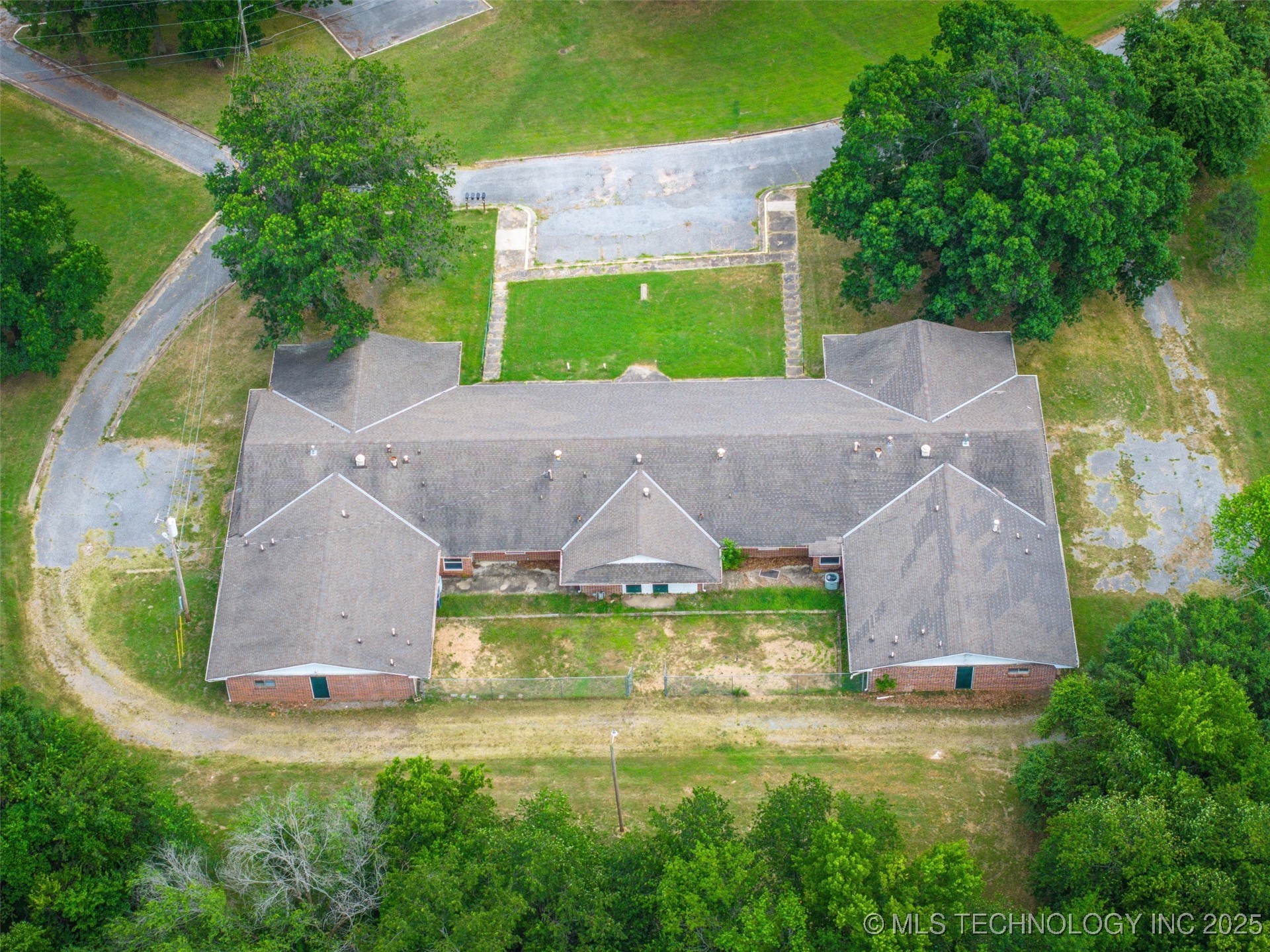 7 Mathis Park Drive Property Photo 3