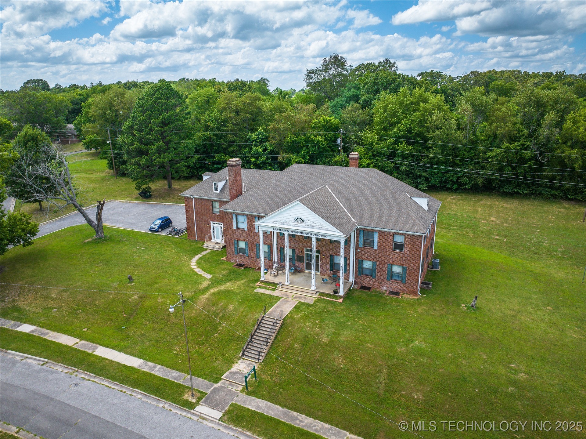 7 Mathis Park Drive Property Photo 4