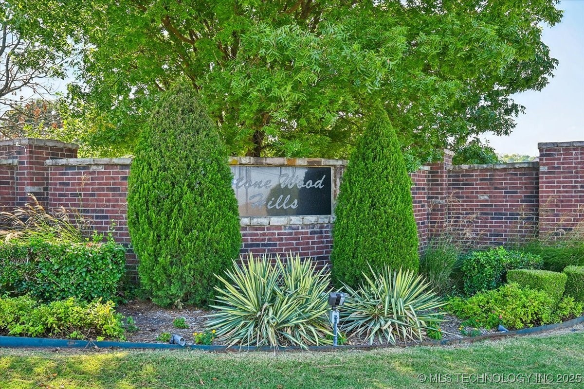 2000 N 6th Street Property Photo 2