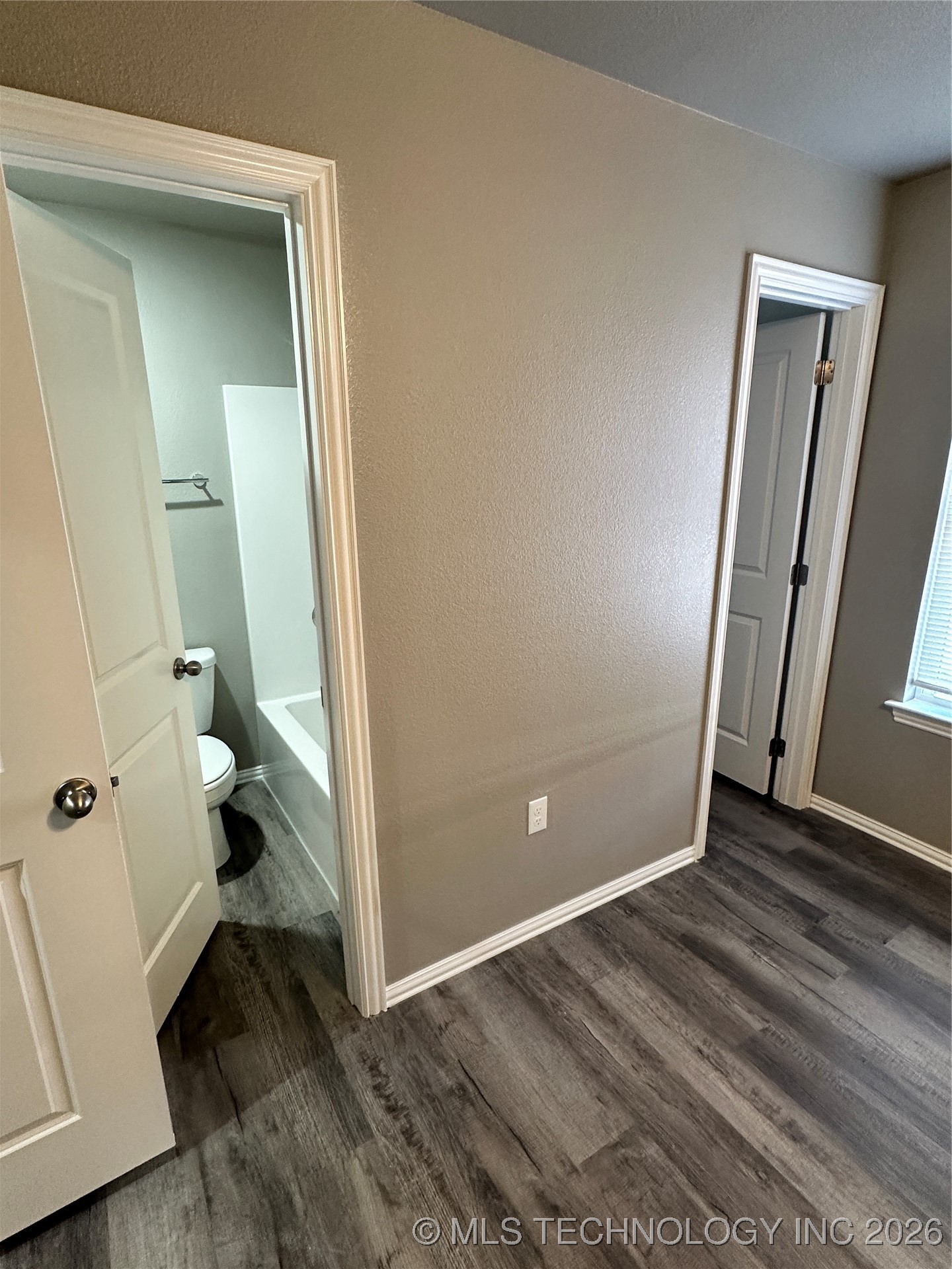 920 N 7th Property Photo 8