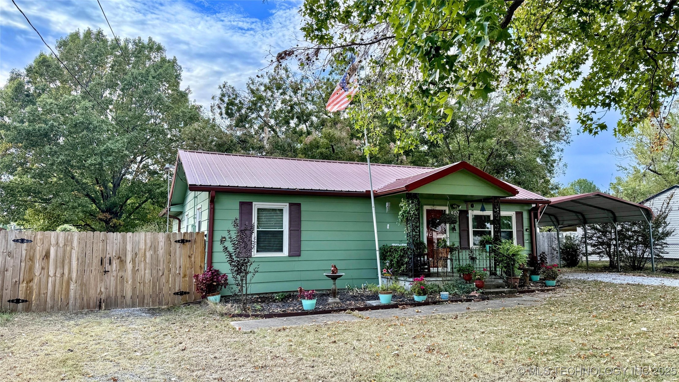 907 Kershaw Drive Property Photo 1