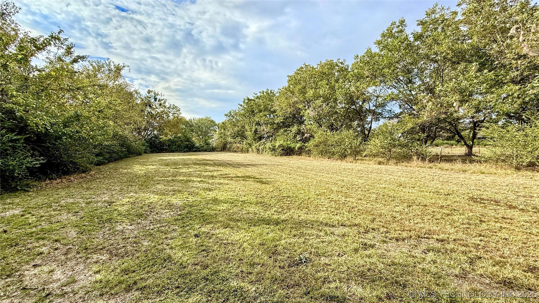 907 Kershaw Drive Property Photo 2