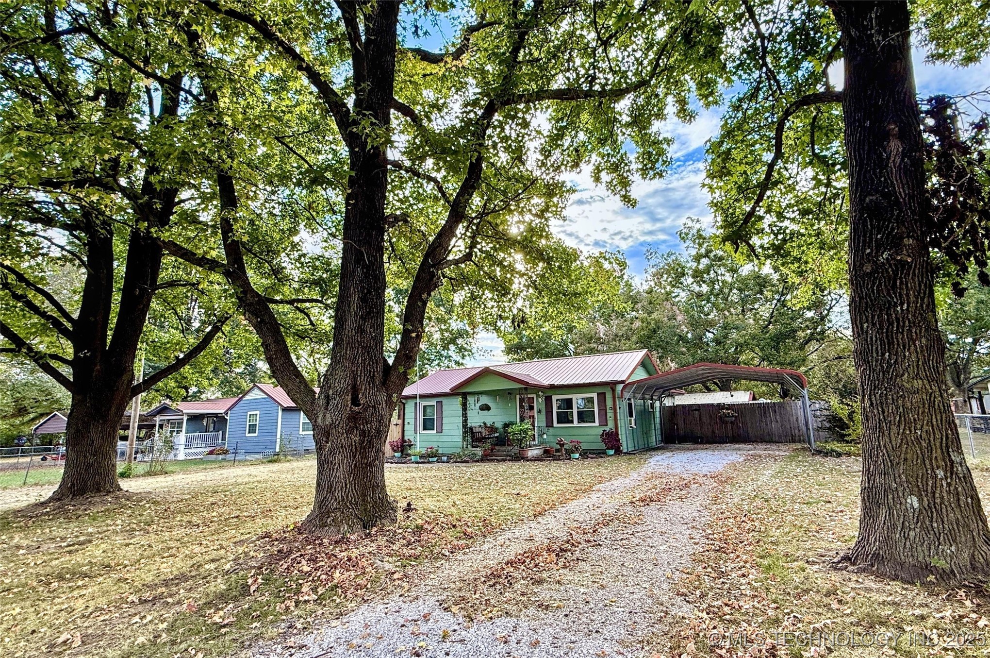 907 Kershaw Drive Property Photo 3