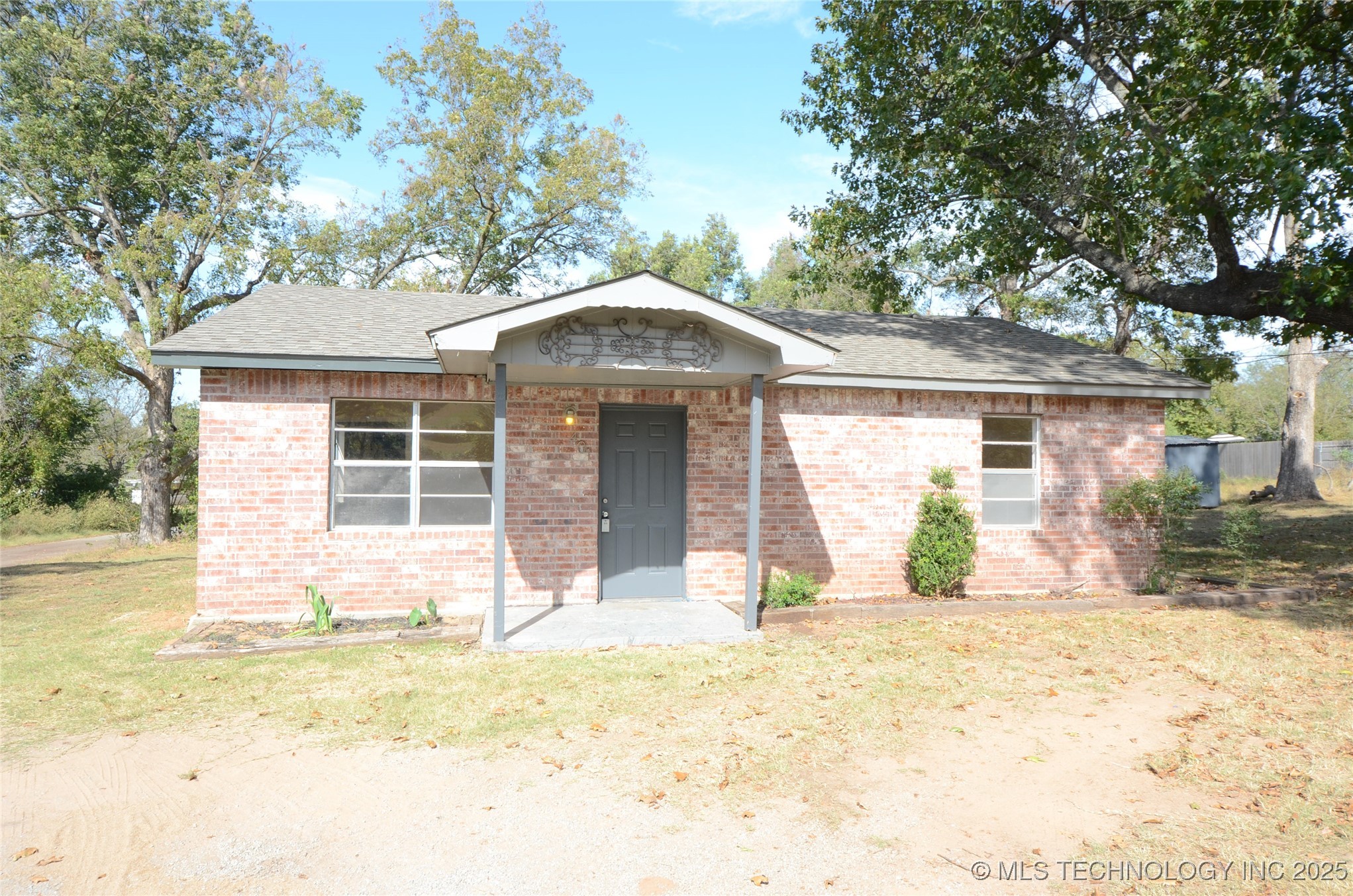 301 E Carlos Avenue Property Photo 1