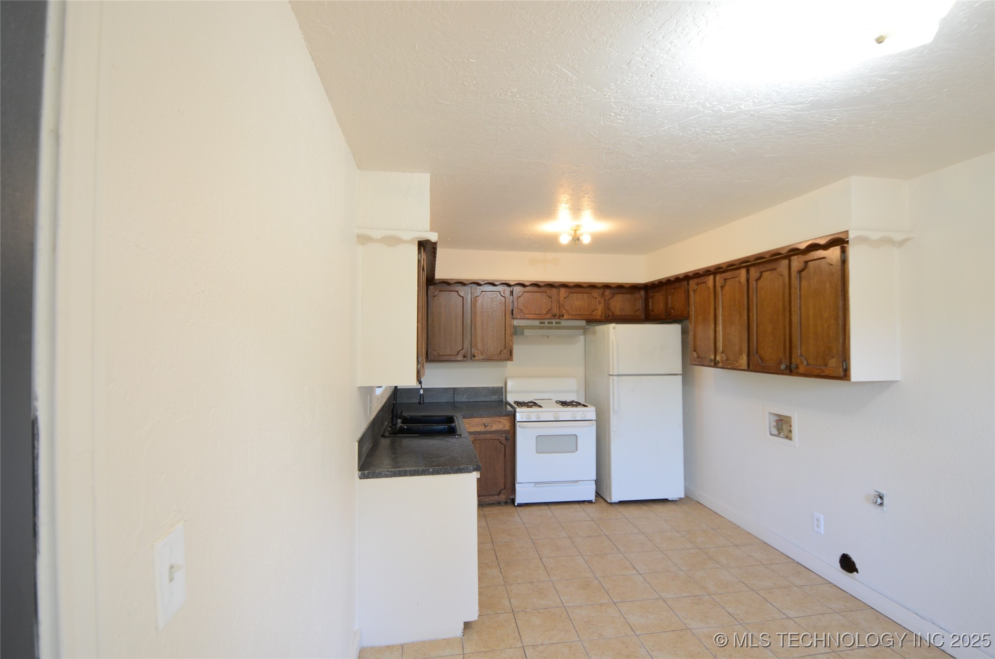 301 E Carlos Avenue Property Photo 3