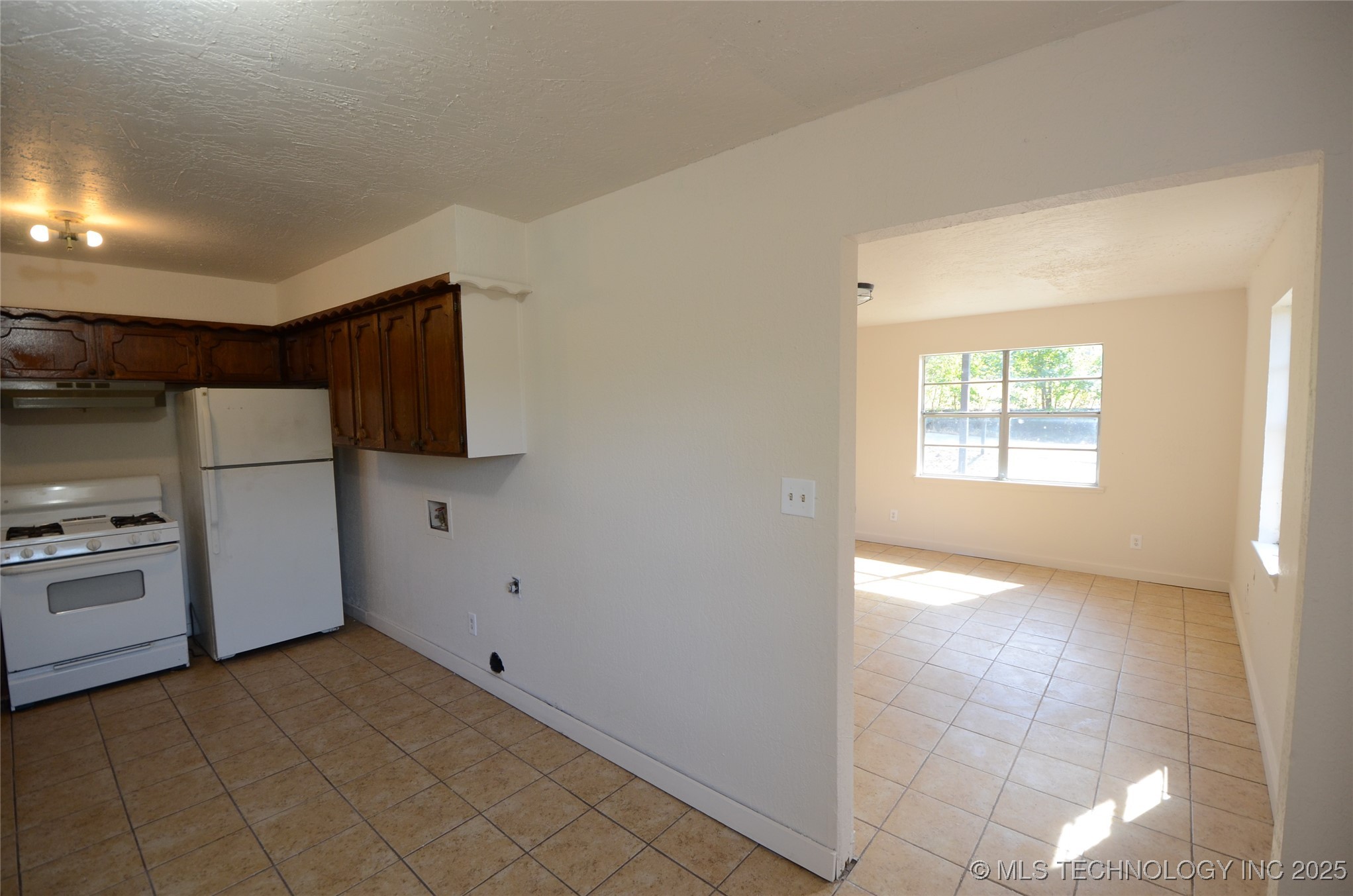 301 E Carlos Avenue Property Photo 4