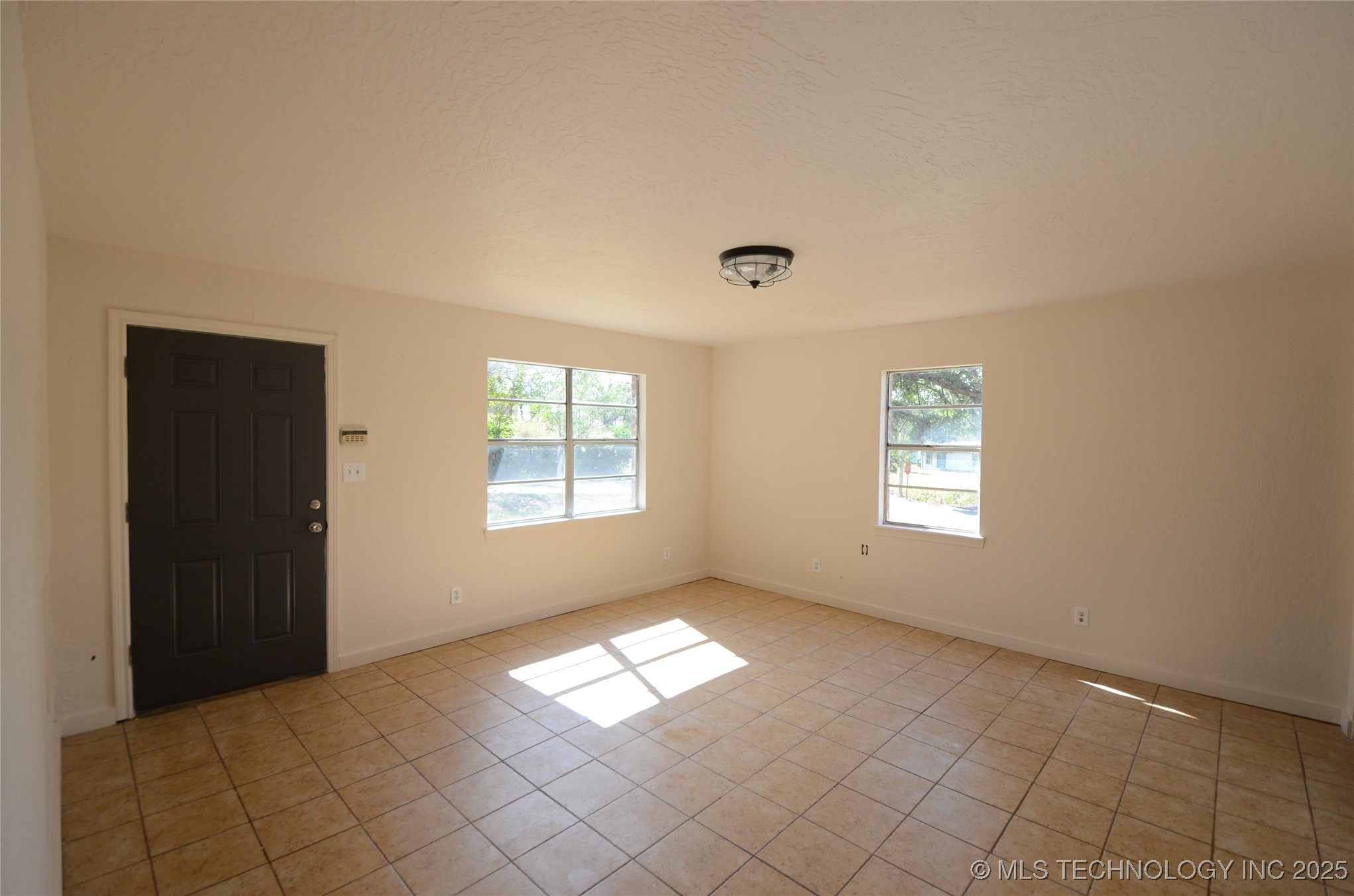 301 E Carlos Avenue Property Photo 5