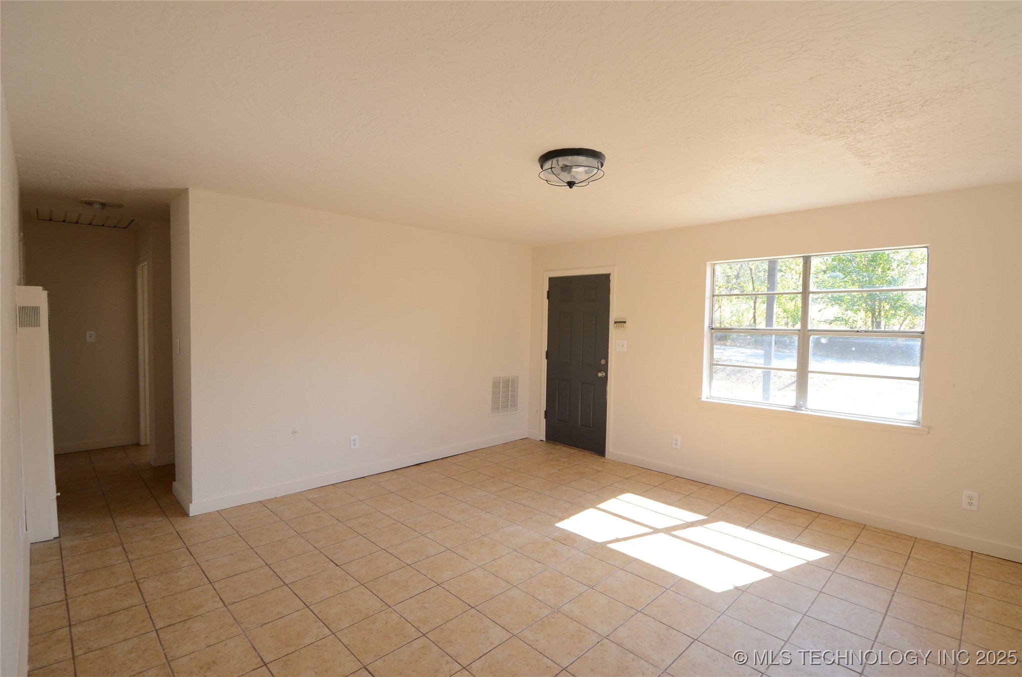 301 E Carlos Avenue Property Photo 6