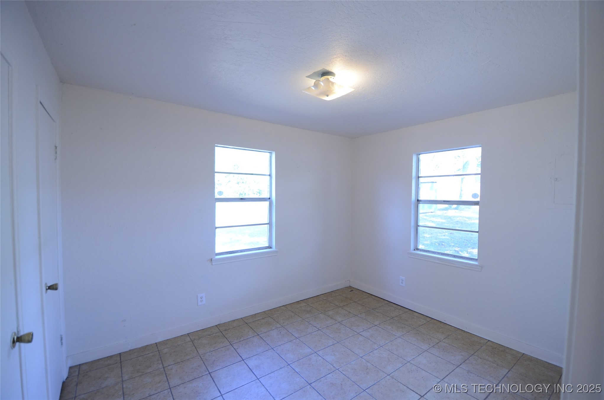 301 E Carlos Avenue Property Photo 7